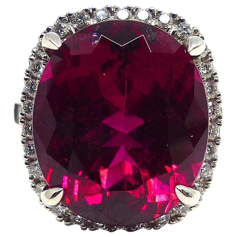 Ring in White Gold with 1 Rubellite 12, 90ct. and 42 Diamonds 0, 55ct.. For Sale