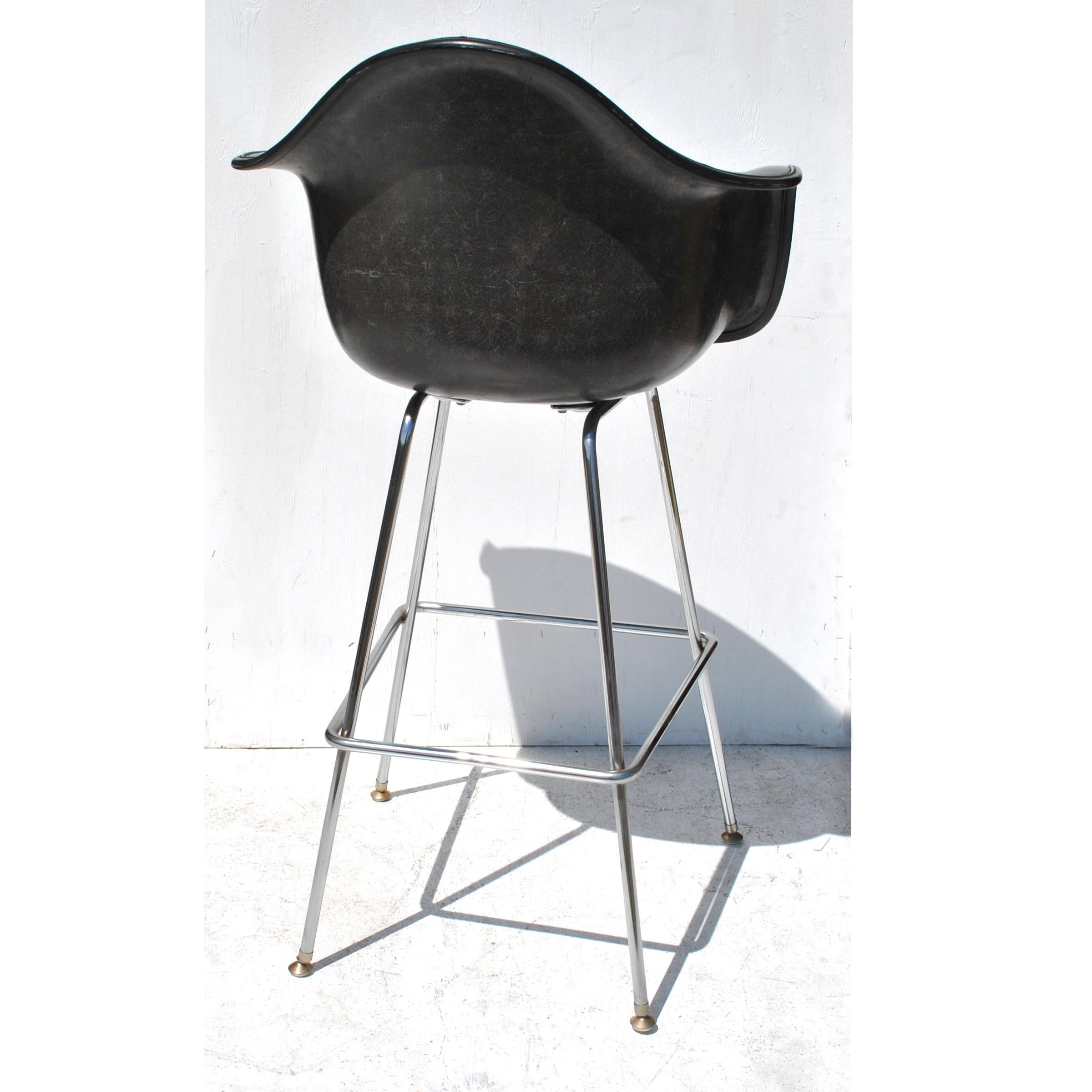 Américain 1 Tabouret Miller Eames en fibre de verre du milieu du siècle dernier avec base en H en vente