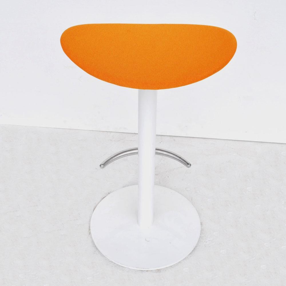 1 Modern Steelcase Enea Counter Stool by Josep Llusca In Good Condition For Sale In Pasadena, TX