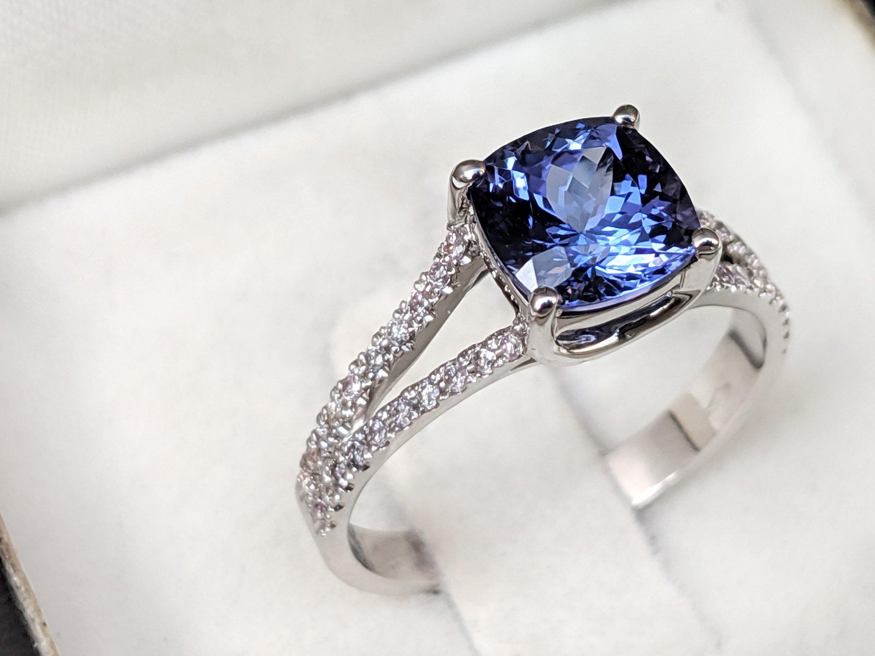 $1 NO RESERVE!  1.85Ct Tanzanite & 0.25Ct Diamonds - 14 kt. White gold - Ring In New Condition For Sale In Ramat Gan, IL