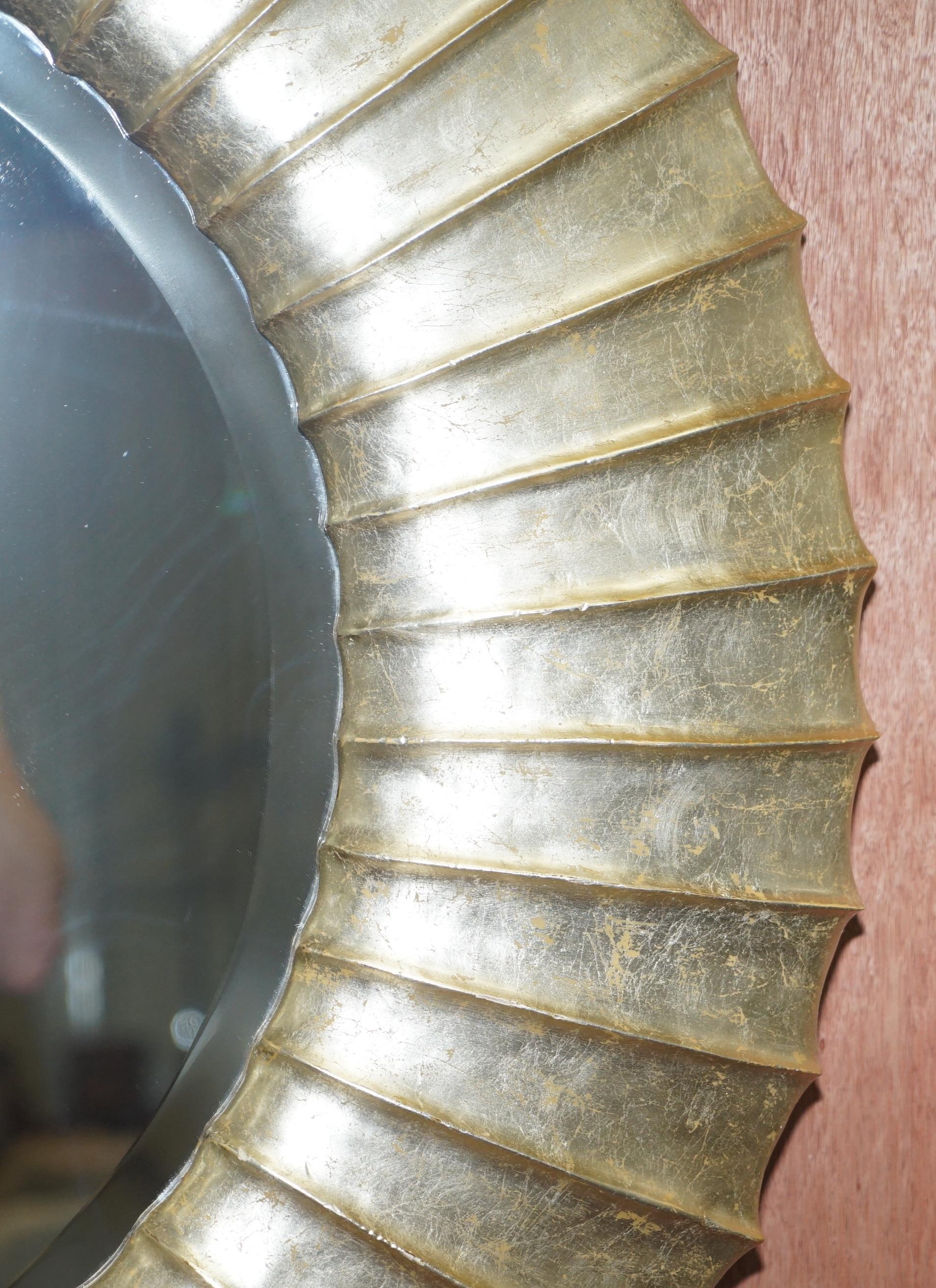 Anglais 1 des 10 miroirs muraux en bois doré à feuilles d'or et d'argent de Christopher Guy en vente