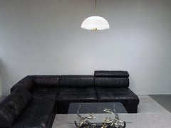 GLASHÜTTE LIMBURG Opal Pilz & Messing Pendelleuchte, Kronleuchter 1970er, Deutschland