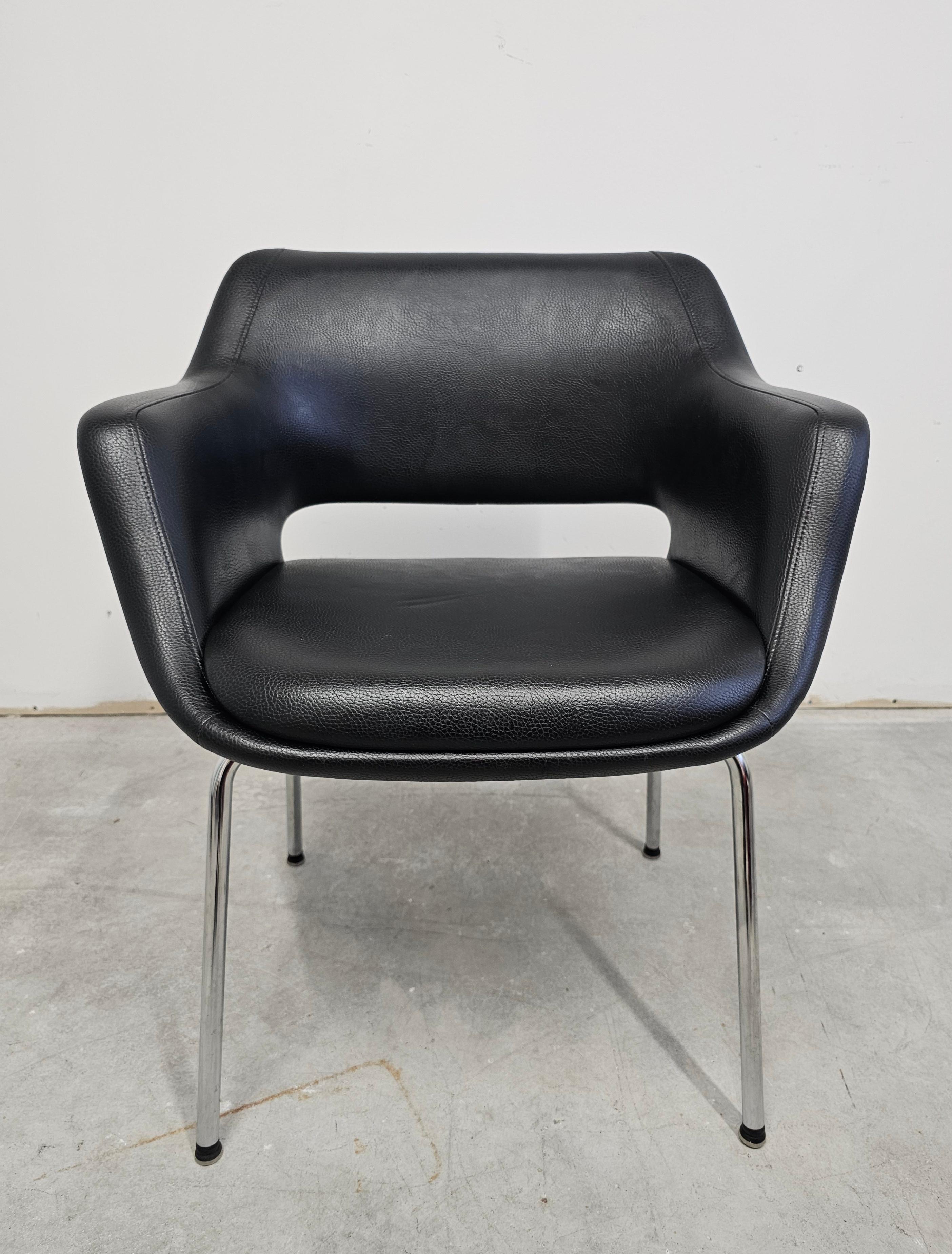 1 of 10 Kilta Chairs designed by Olli Mannerma for Martela in 1955 For Sale 7