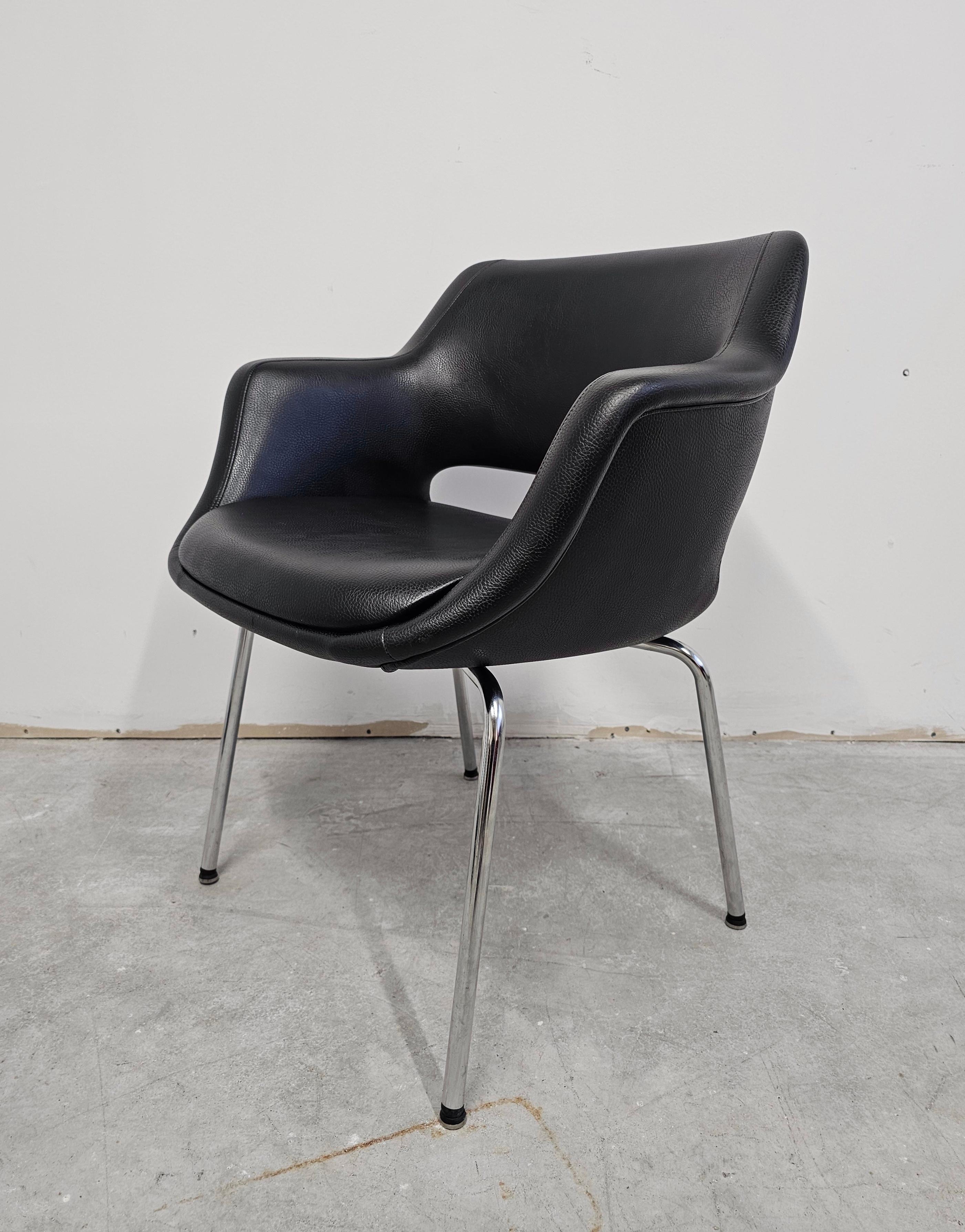 Mid-Century Modern 1 of 10 Kilta Chairs designed by Olli Mannerma for Martela in 1955 For Sale