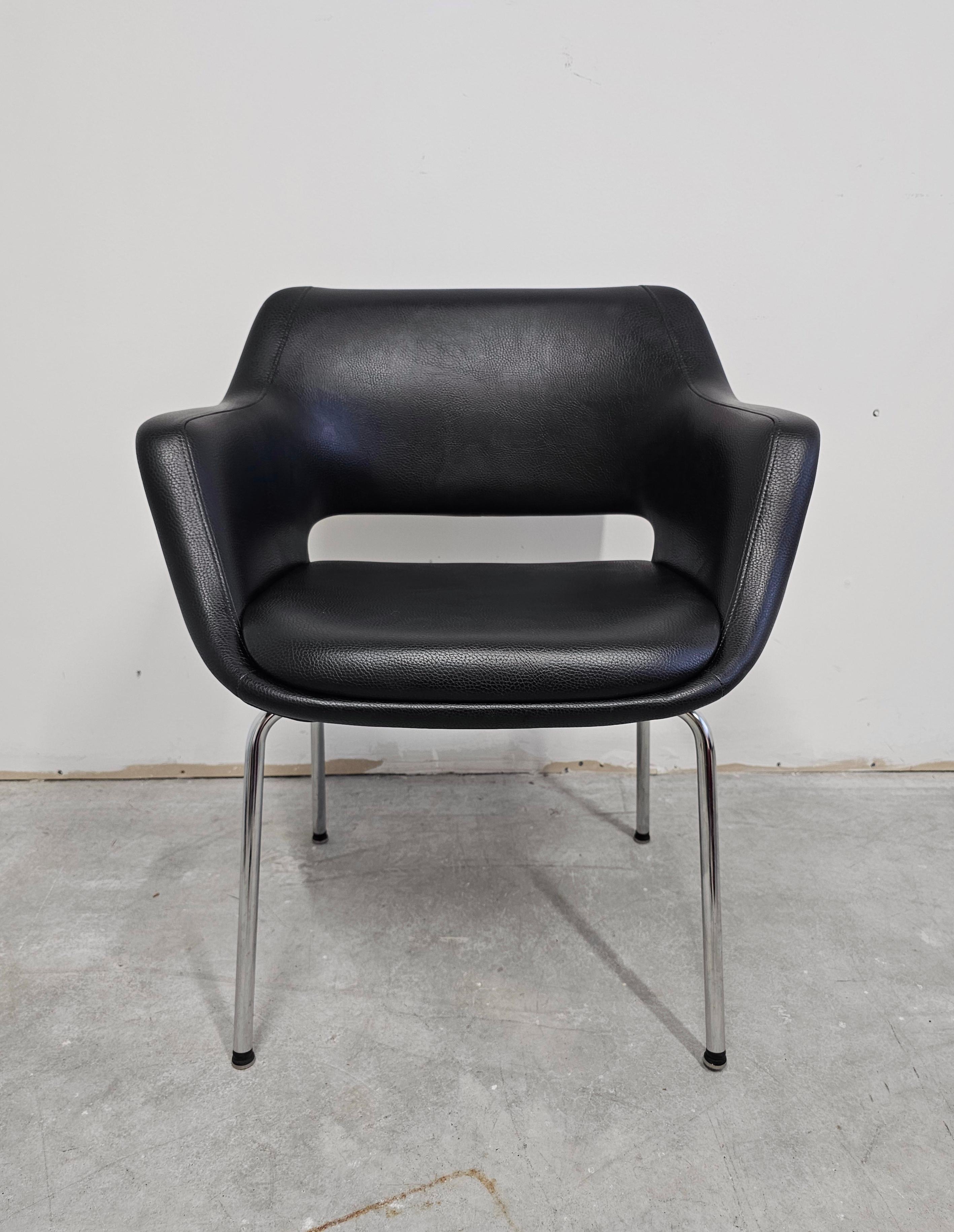 Italian 1 of 10 Kilta Chairs designed by Olli Mannerma for Martela in 1955 For Sale
