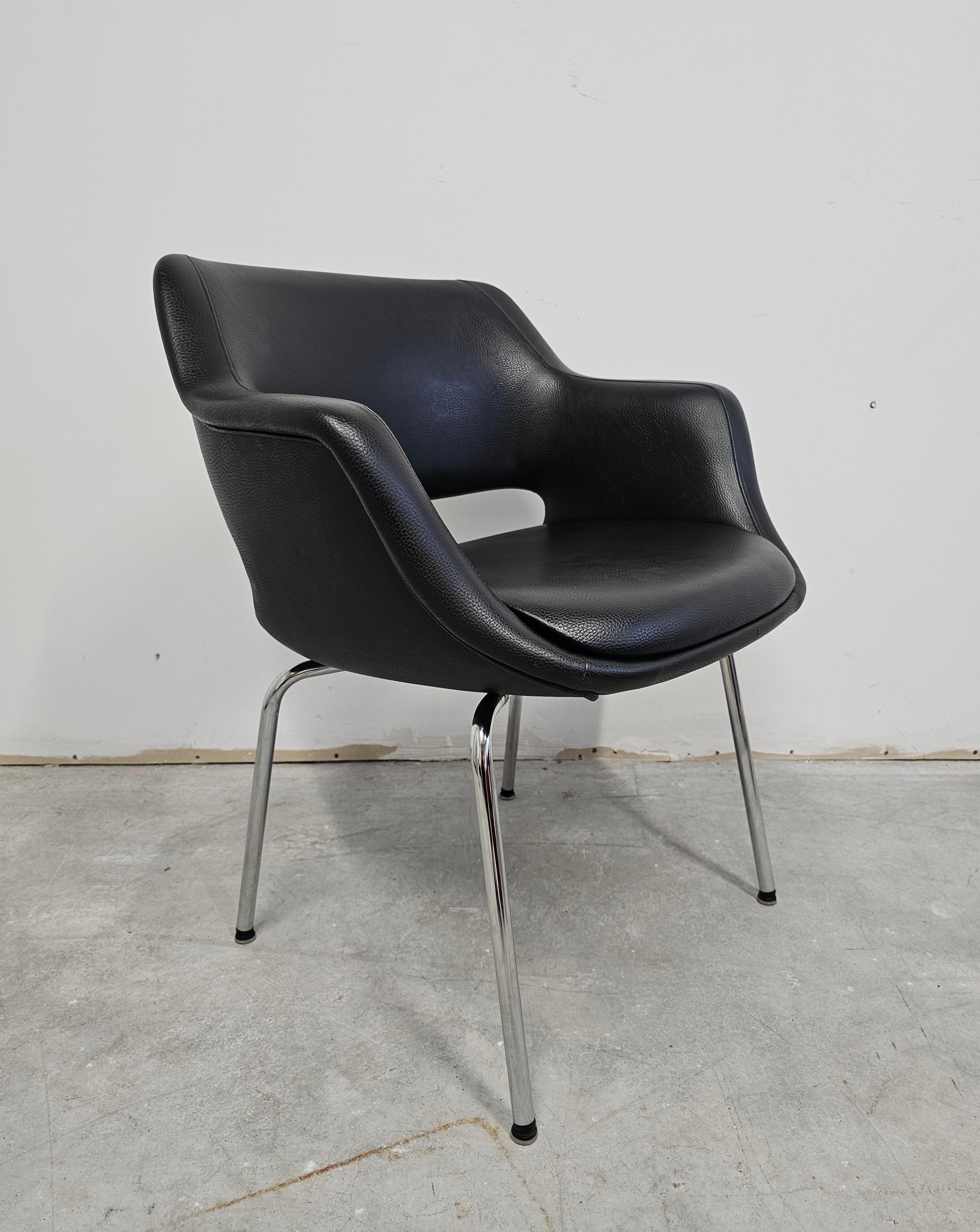 1 of 10 Kilta Chairs designed by Olli Mannerma for Martela in 1955 In Good Condition For Sale In Beograd, RS
