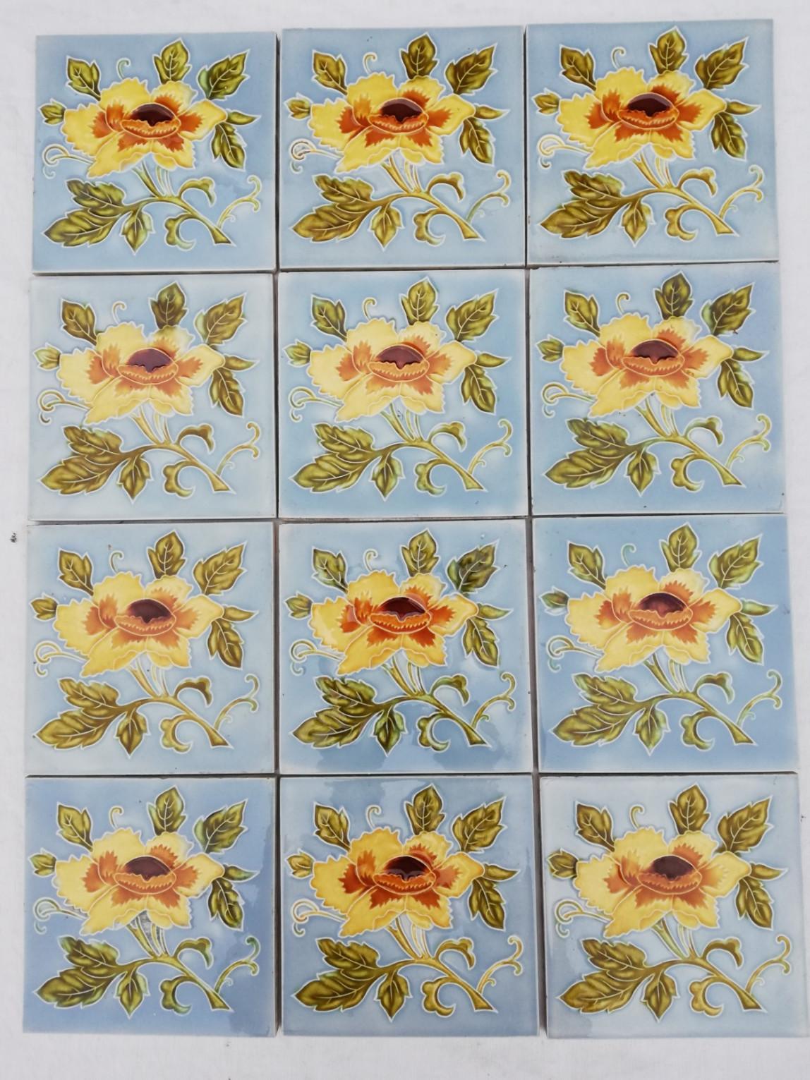 1 di 12 autentiche piastrelle in rilievo Art Nouveau smaltate Yellow Rose, Belga, anni '30 in vendita 6