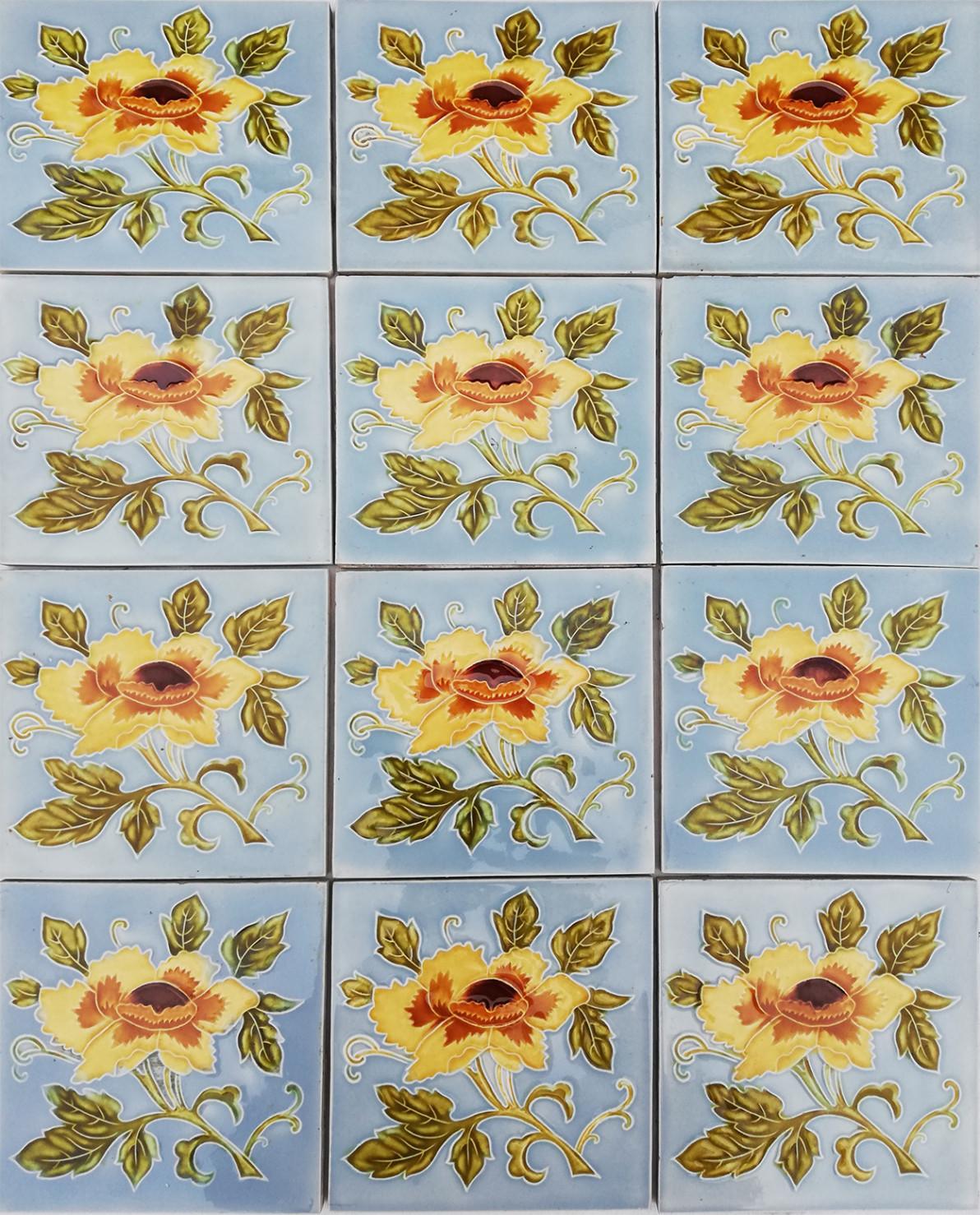 Metà XX secolo 1 di 12 autentiche piastrelle in rilievo Art Nouveau smaltate Yellow Rose, Belga, anni '30 in vendita