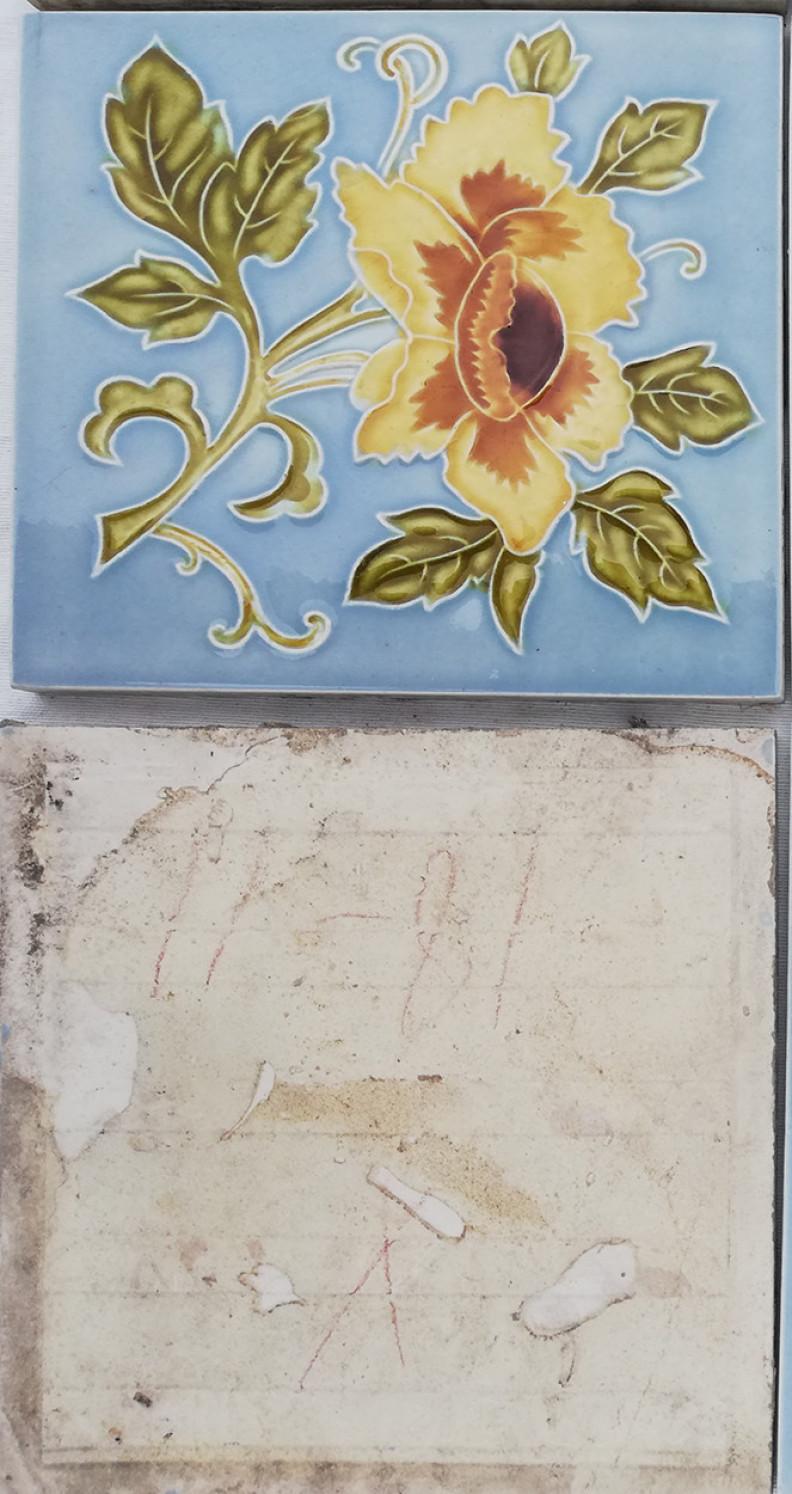 1 di 12 autentiche piastrelle in rilievo Art Nouveau smaltate Yellow Rose, Belga, anni '30 in vendita 3