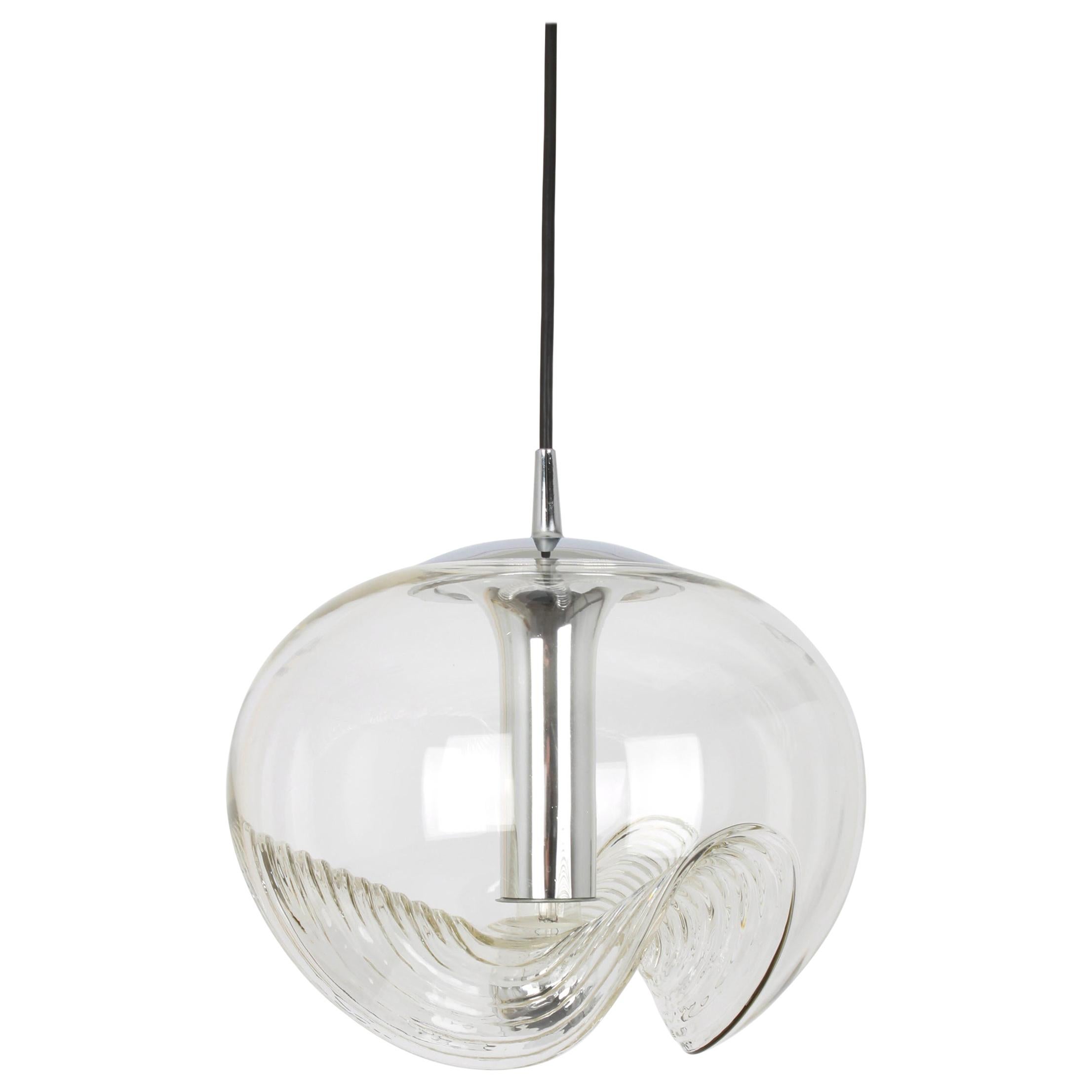 A special round biomorphic clear glass pendant designed by Koch & Lowy for Peill & Putzler, manufactured in Germany, circa 1970s.

High quality and in very good condition. Cleaned, well-wired and ready to use. 

The fixture requires 1 x E27
