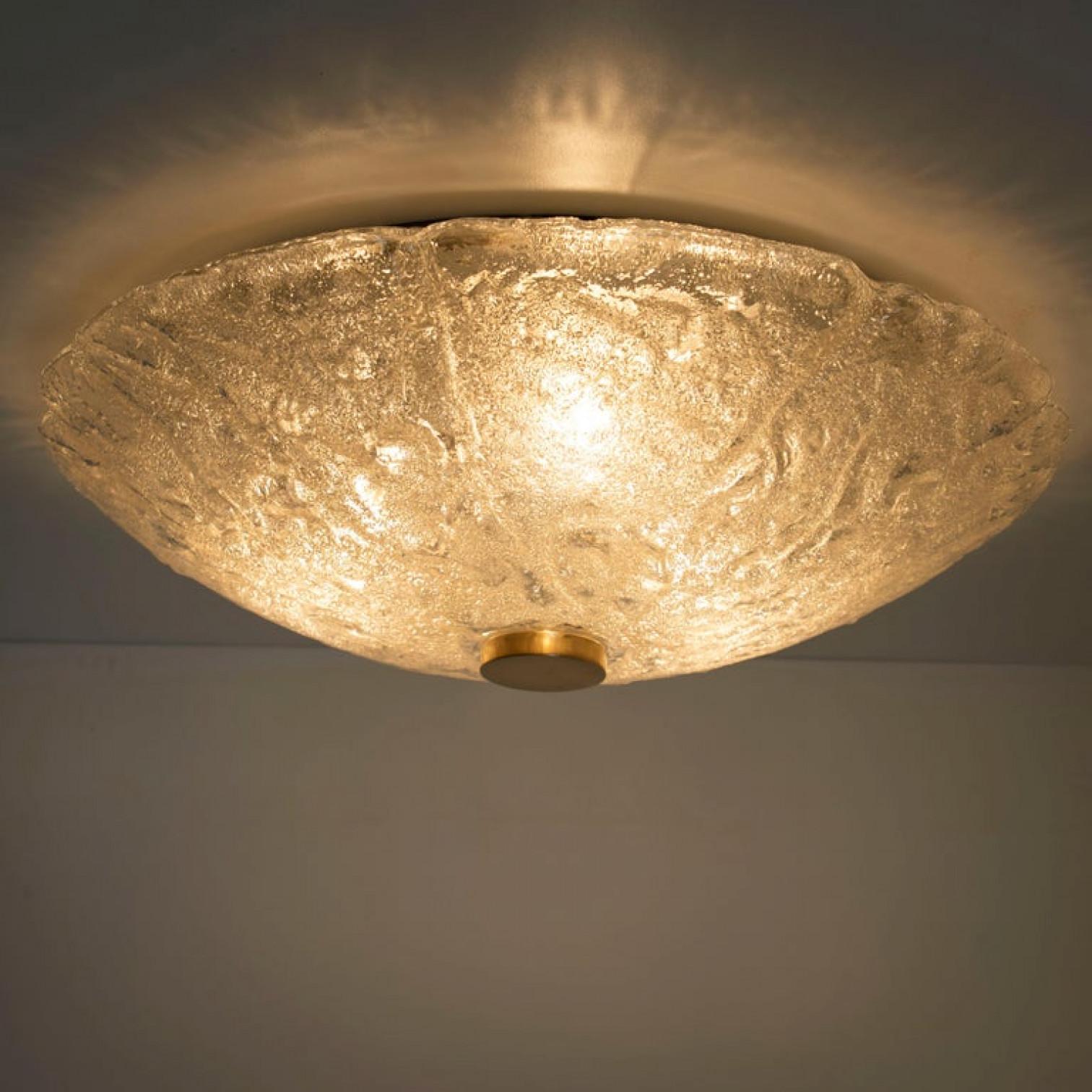 Milieu du XXe siècle 1 de 12 Massive Bubble Blown Murano Glass Flush Mounts or Wall Lights, 1960 en vente