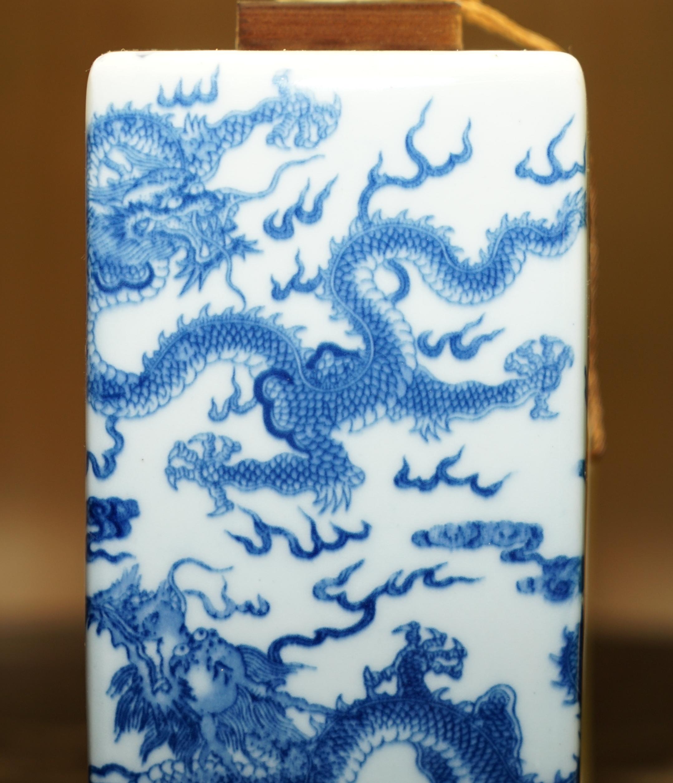 1 DE 12 NUEVA EN LA CAJA RALPH LAUREN PORCELANA COBALT CHiNESE DRAGON LÁMPARA DE MESA en venta 3
