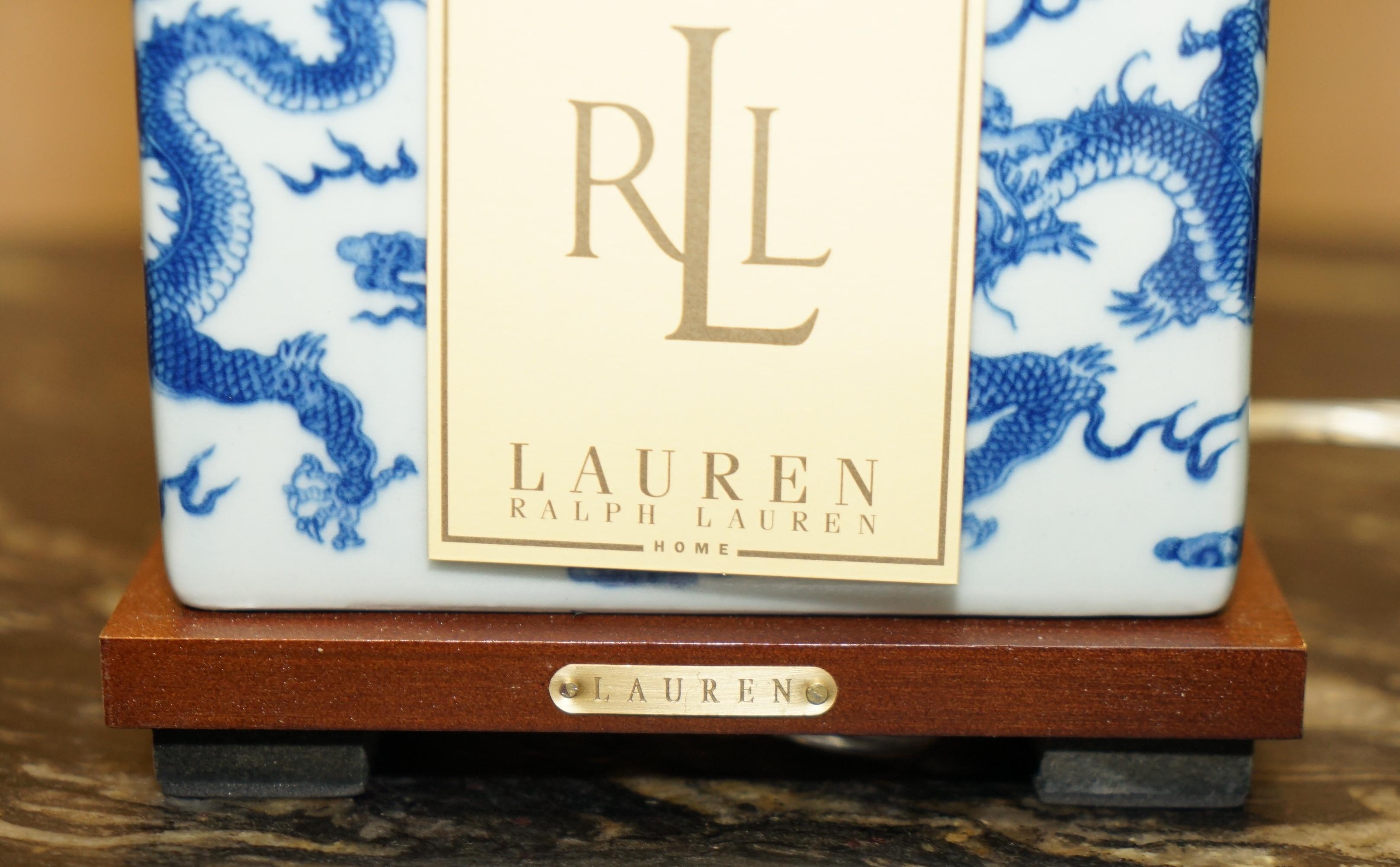 1 DE 12 NUEVA EN LA CAJA RALPH LAUREN PORCELANA COBALT CHiNESE DRAGON LÁMPARA DE MESA Hecho a mano en venta