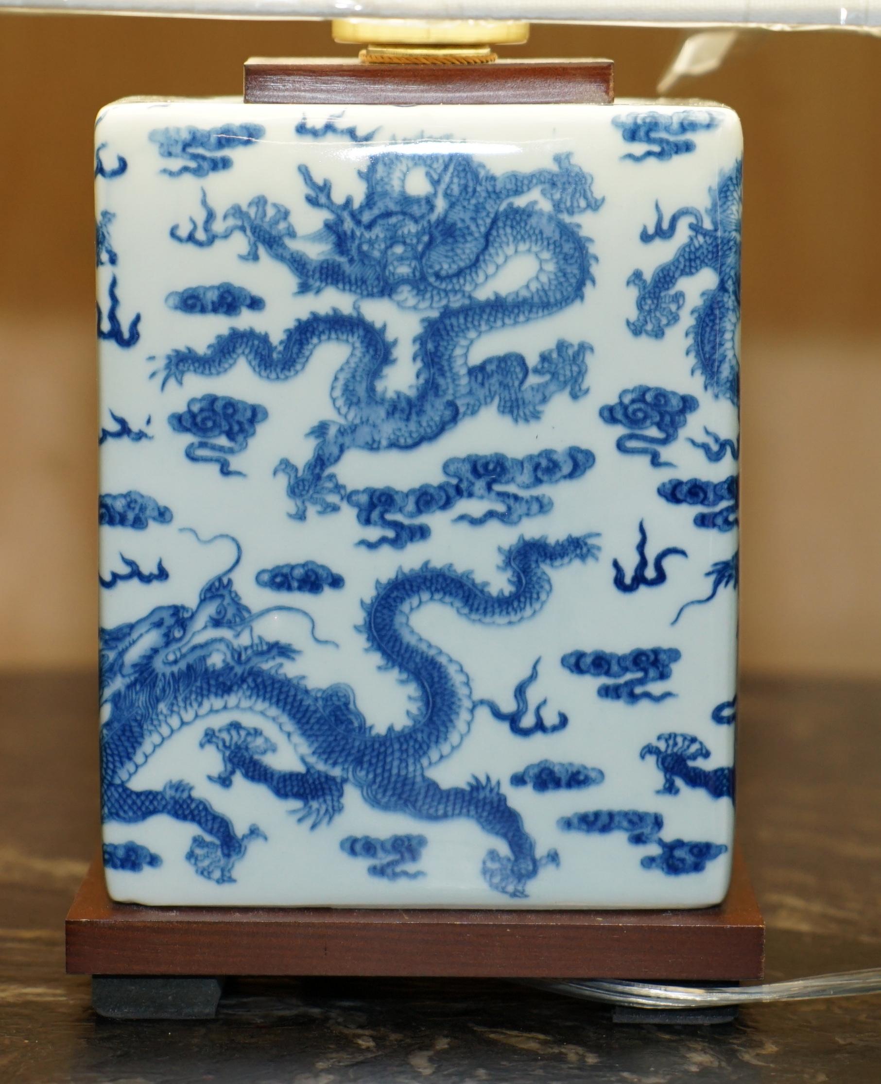 1 DE 12 NUEVA EN LA CAJA RALPH LAUREN PORCELANA COBALT CHiNESE DRAGON LÁMPARA DE MESA Porcelana en venta