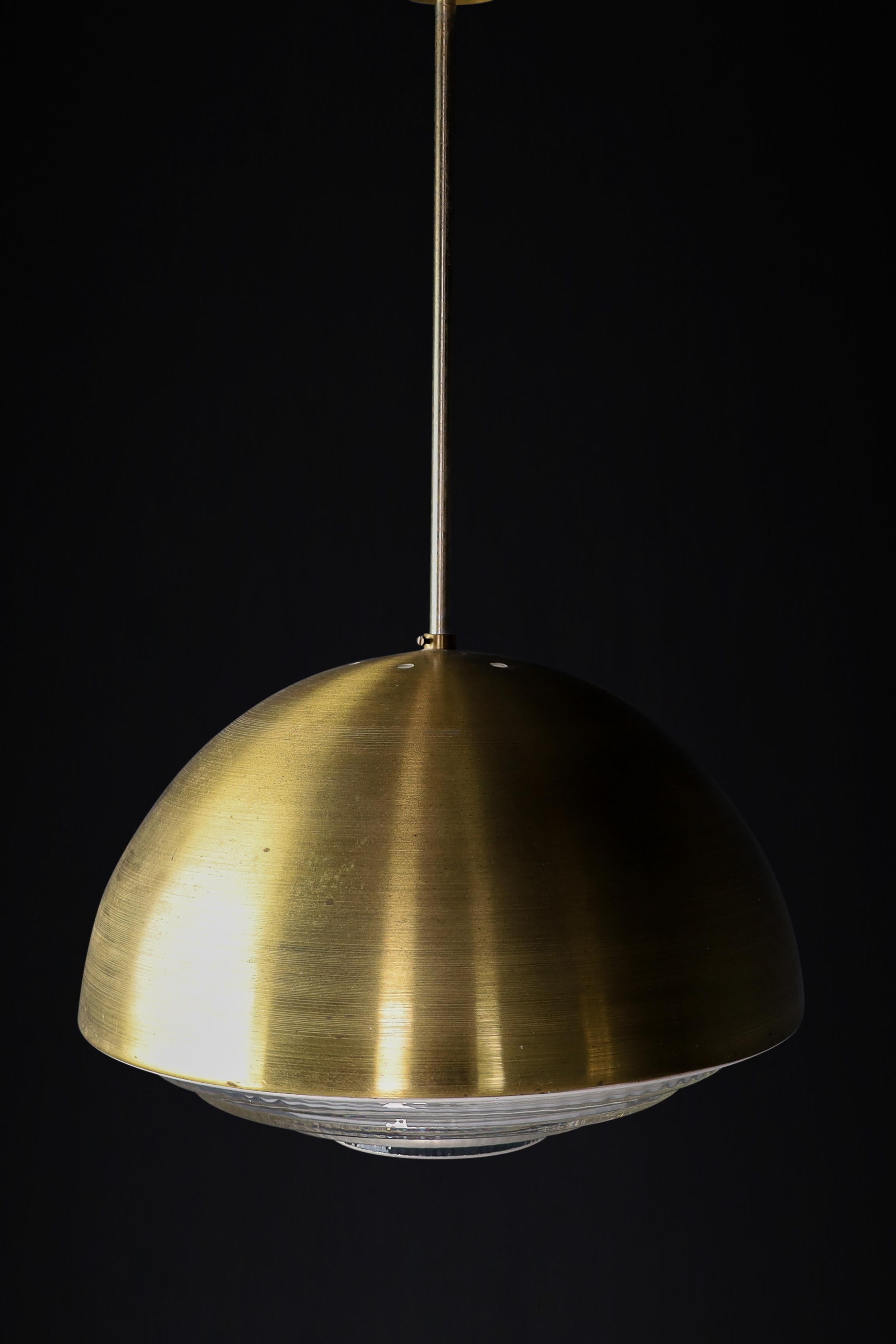1 of 12 Pendants in Brass and Glass, Praque the 1960s For Sale 2