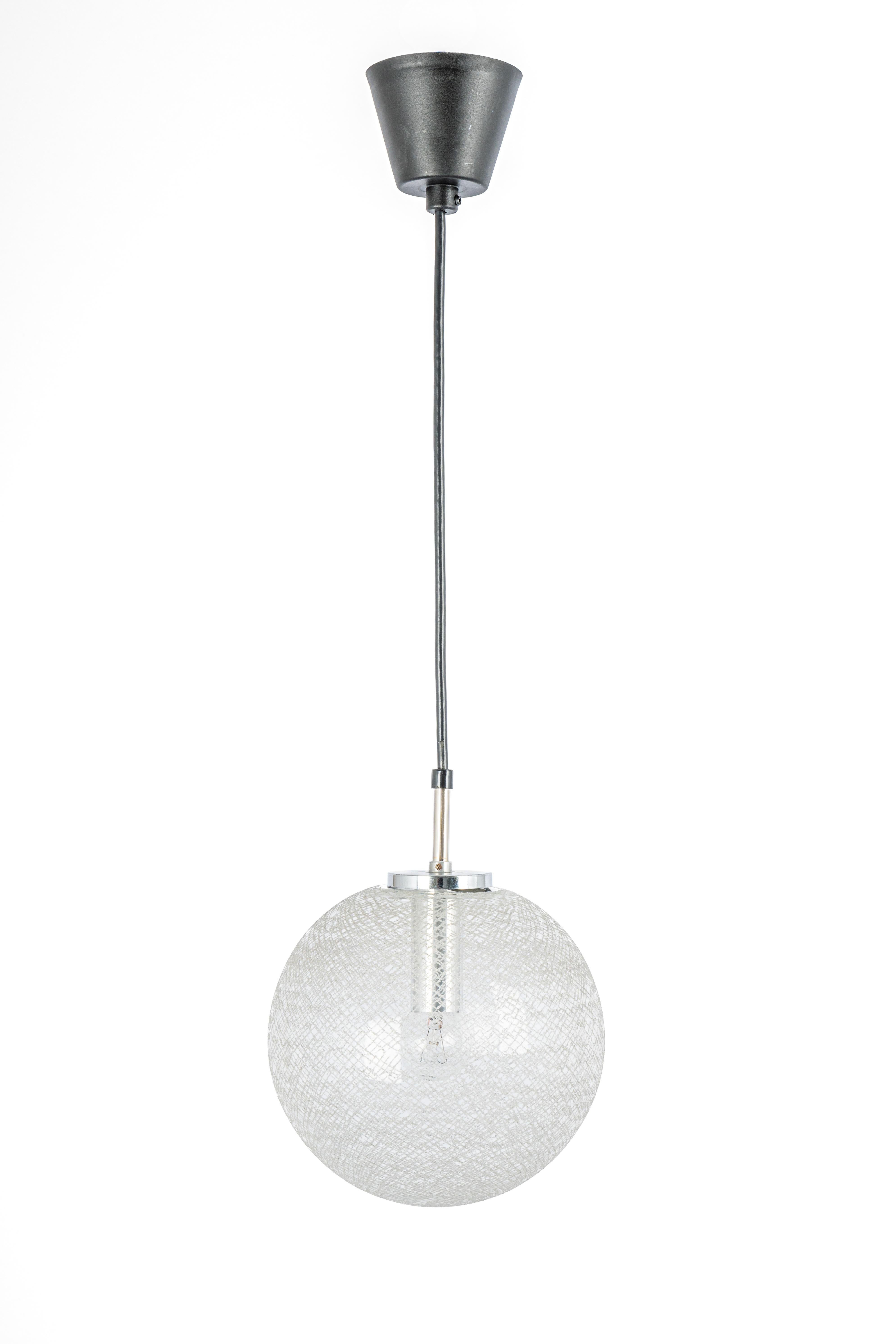 1 of 12 Clear glass ball (hand-made) pendants, manufactured by Limburg, Germany, circa 1970-1979.

Sockets: 1 x E27 standard bulbs.
Light bulbs are not included. It is possible to install this fixture in all countries (US, UK, Europe, Asia,