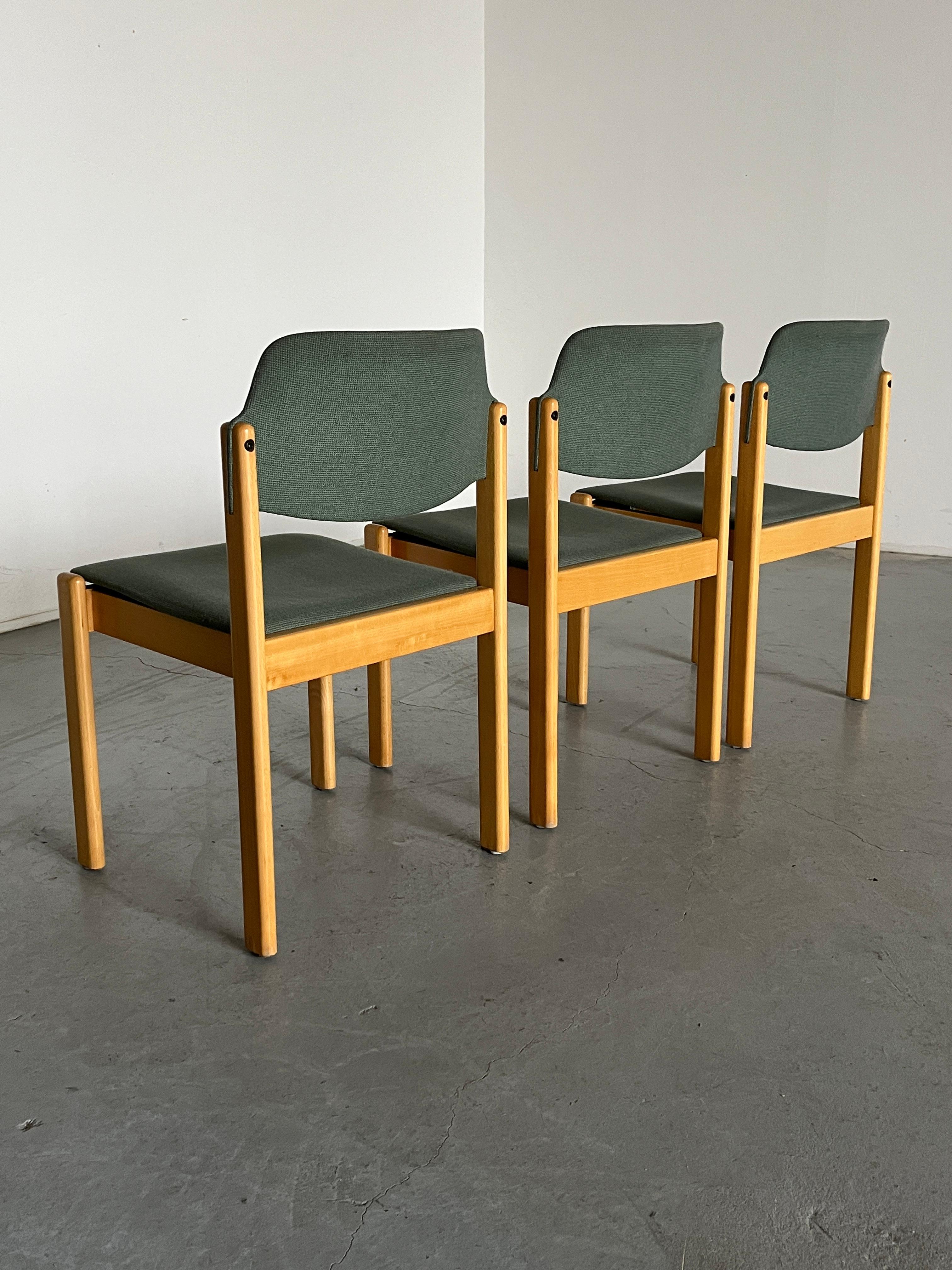 1 von 15 stapelbaren Vintage-Esszimmerstühlen aus der Mitte des Jahrhunderts von Wiesner Hager, 80er Jahre (Ende des 20. Jahrhunderts) im Angebot