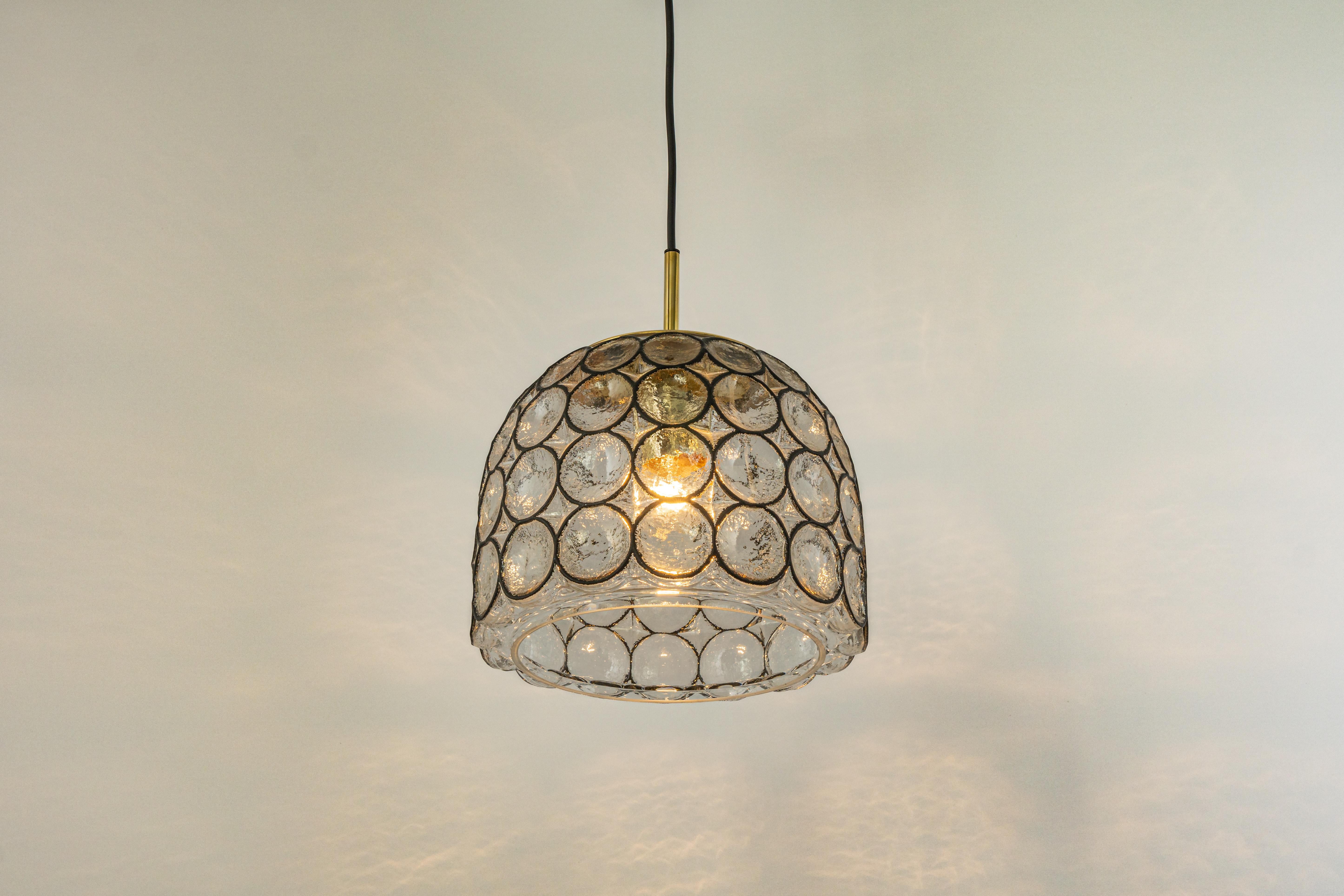 1 of 16 Lampade a sospensione in ferro e vetro trasparente di Limburg, Germania, anni '60 in vendita 3
