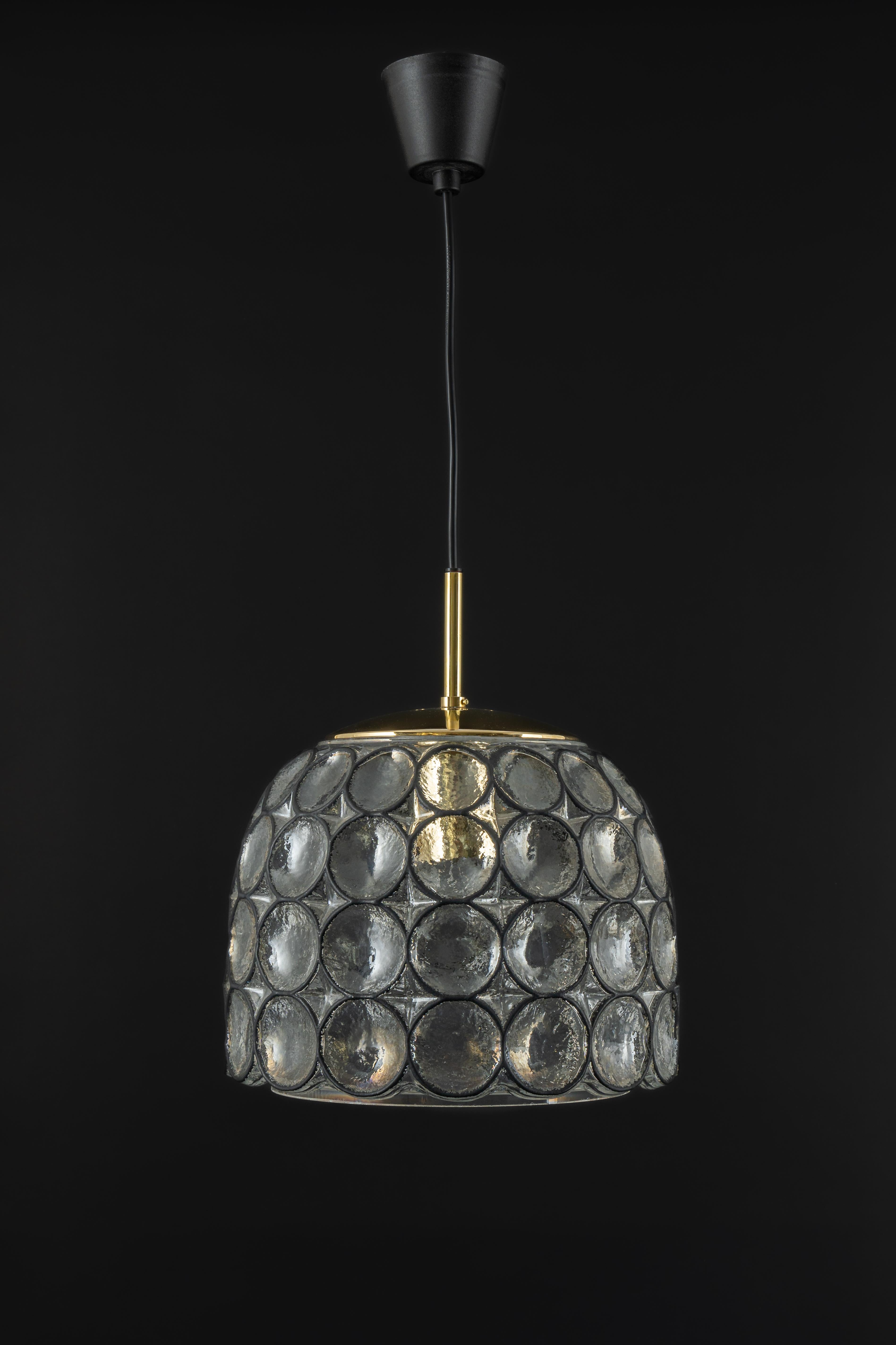 1 of 16 Lampade a sospensione in ferro e vetro trasparente di Limburg, Germania, anni '60 in vendita 6
