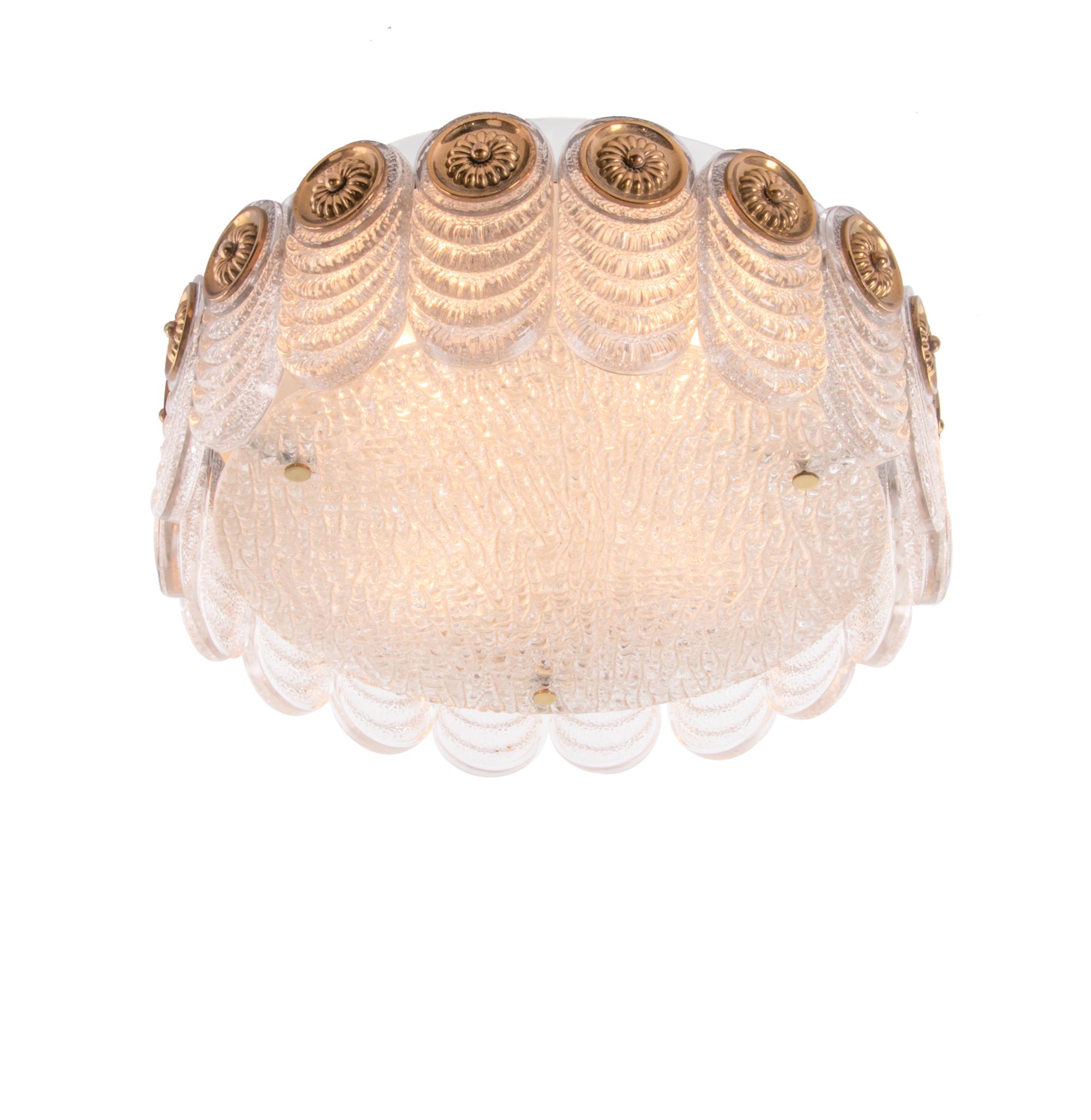 1 'of 2' 1960s Allemagne Kaiser Flush Mount Ceiling Lamp Murano Glass & Brass en vente 1