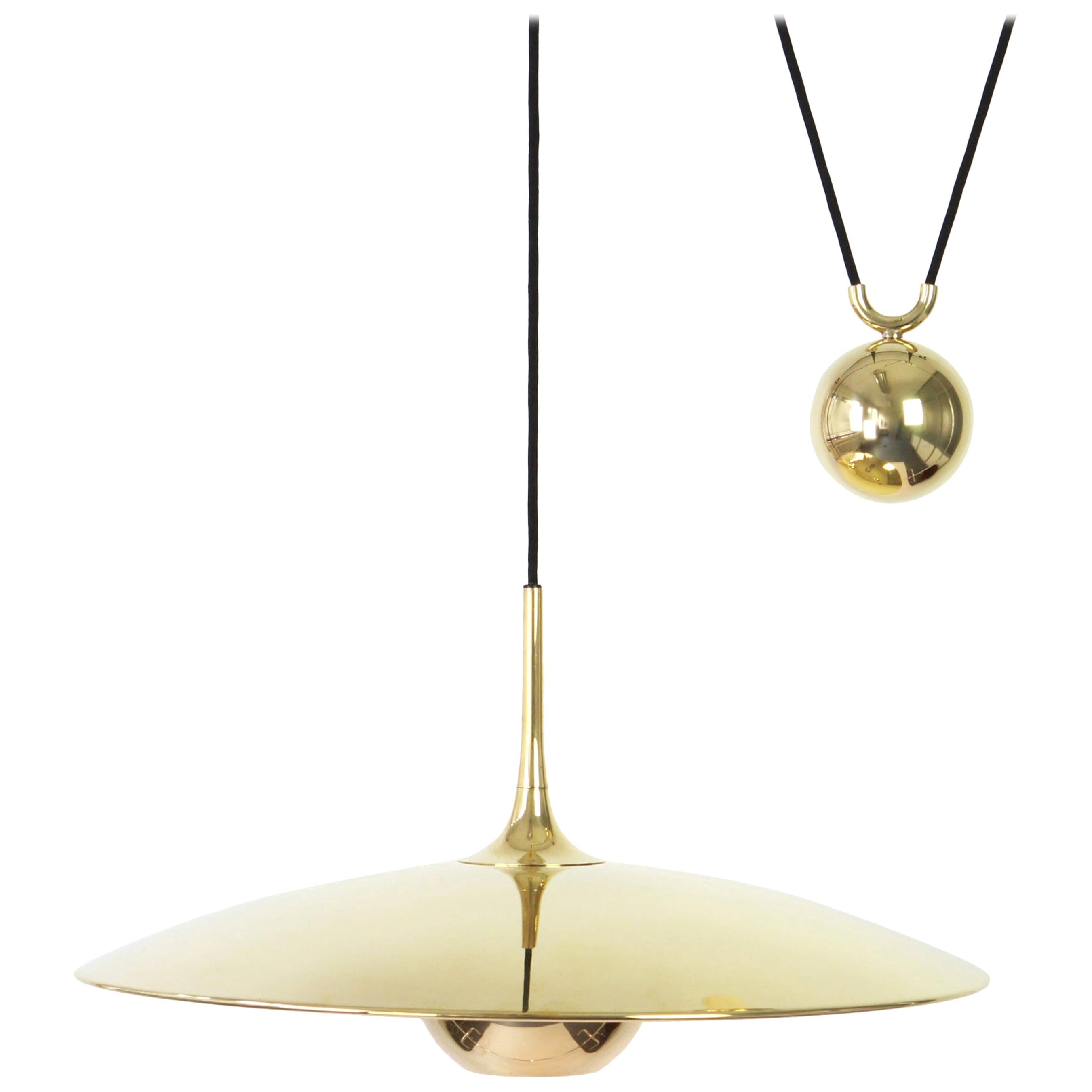 Large adjustable brass counterweight pendant light designed by Florian Schulz, Germany, 1970s.
Socket: 1 x standard bulb - E27 - Up to 150 Watt 
Light bulbs are not included. It is possible to install this fixture in all countries (US, UK, Europe,
