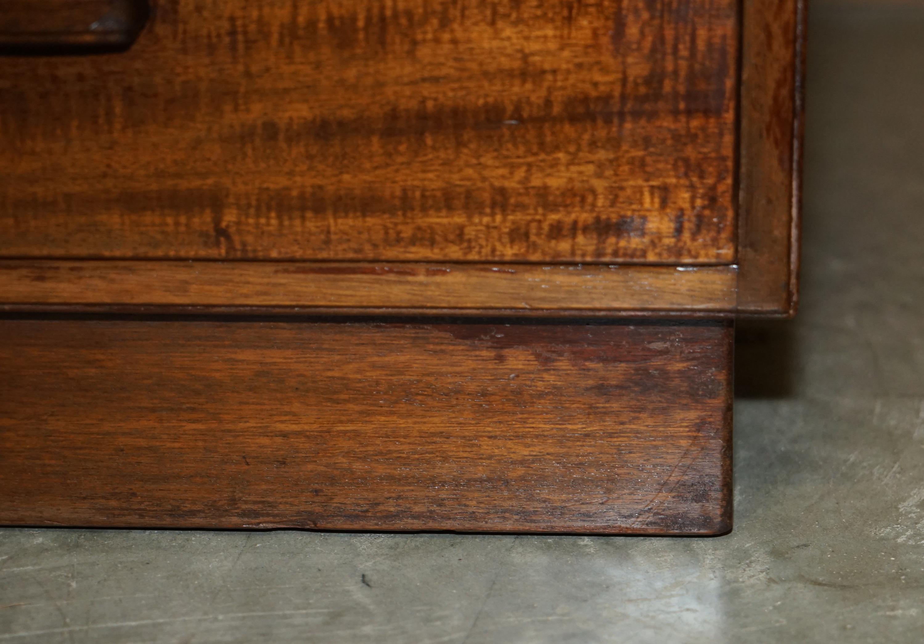 Alfred COX Mid-Century Modern Chests of Drawers Circa 1952 English Oak For Sale 1