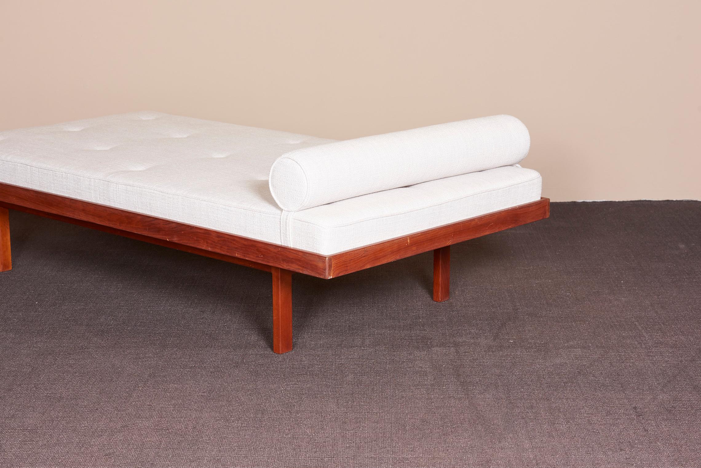 1 of 2 American Studio Walnut Frame Daybeds in Mark Alexander Fabric, US 1960s For Sale 6