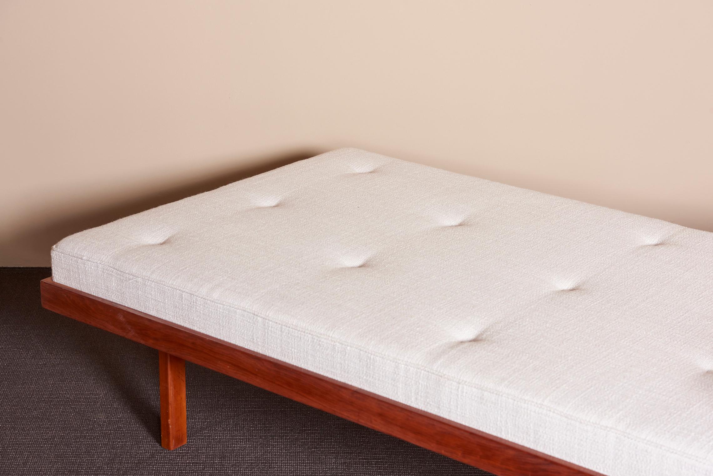 1 of 2 American Studio Walnut Frame Daybeds in Mark Alexander Fabric, US 1960s For Sale 8