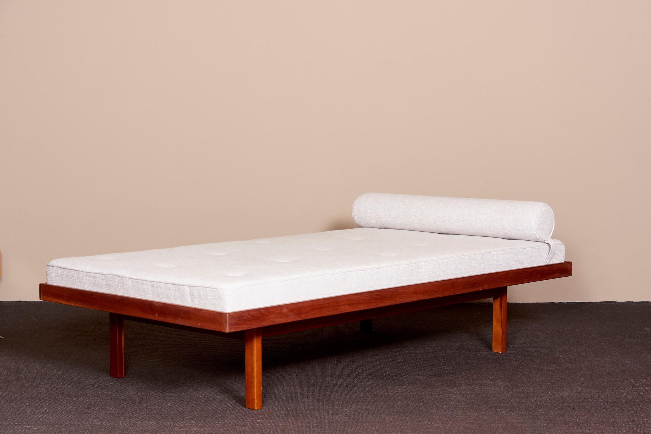 1 of 2 American Studio Walnut Frame Daybeds in Mark Alexander Fabric, US 1960s For Sale 1