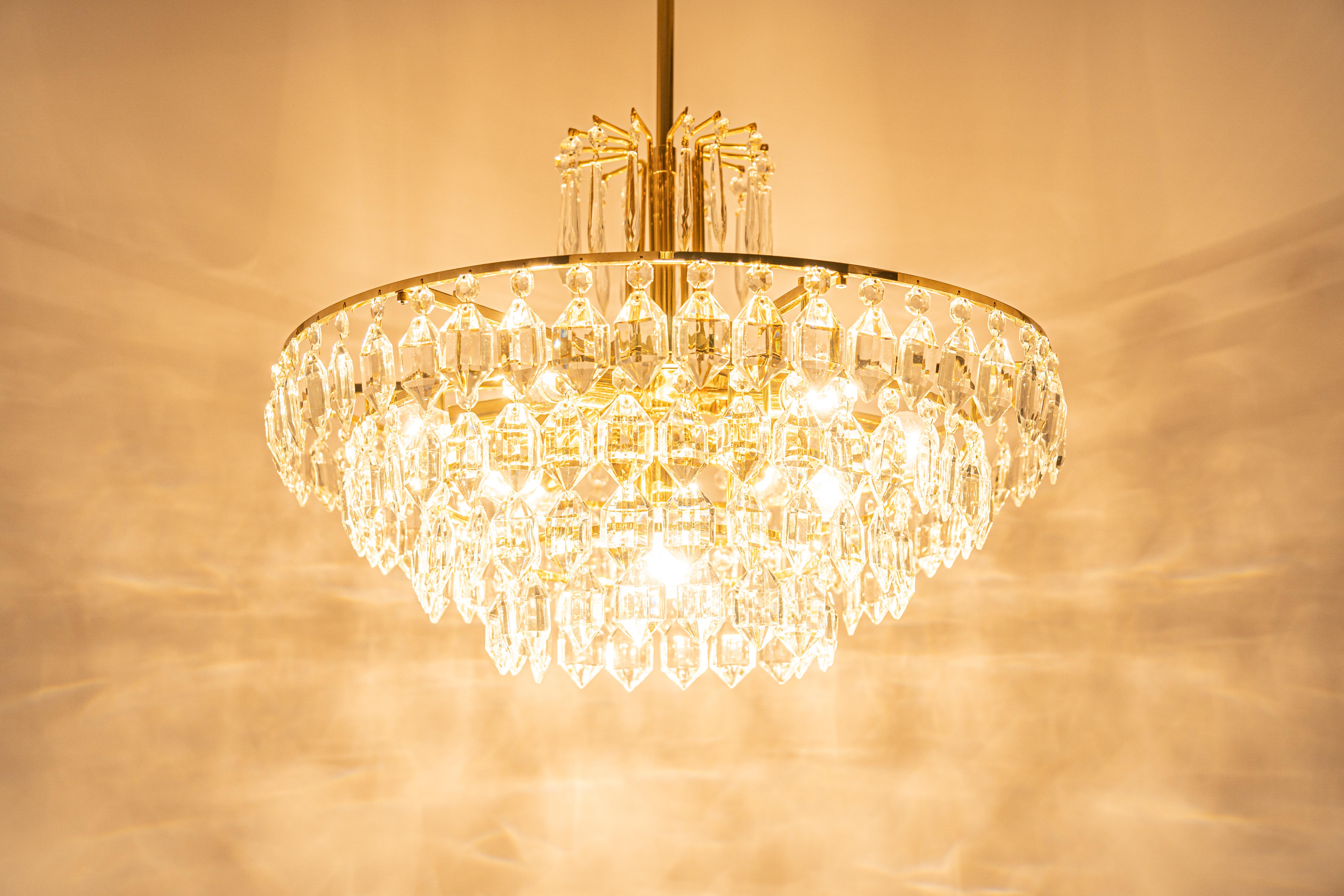 1 of 2 Bakalowits Chandelier, Brass and Crystal Glass, Austria, 1960s For Sale 6