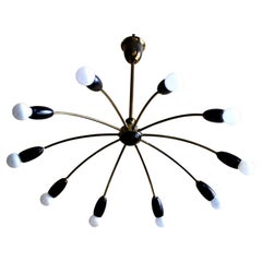 1 von 2 schwarzen Spinnen-Sputnik-Kronleuchtern im Stil von Stilnovo, 1950er Jahre