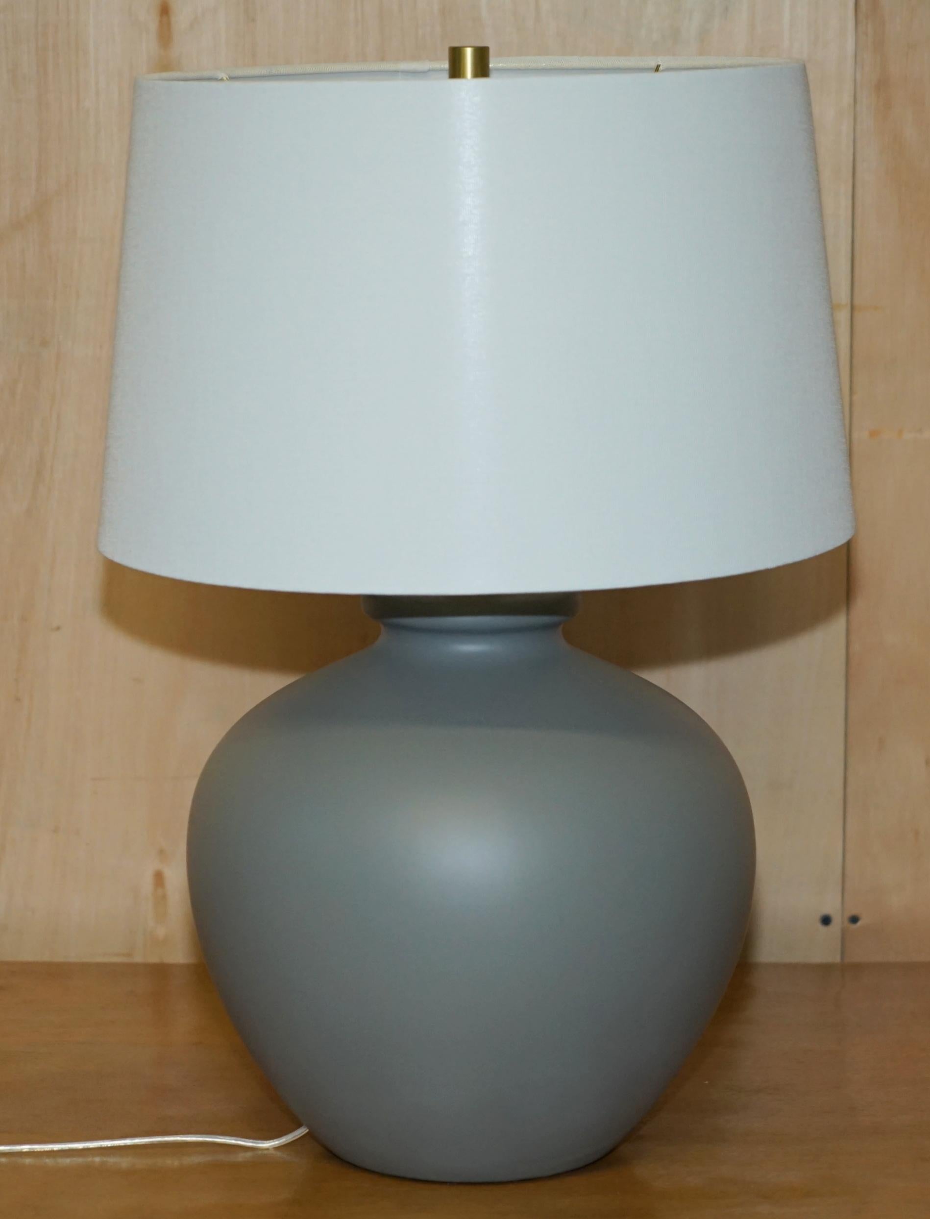 1 OF 2 BRAND NEW IN THE BOX RALPH LAUREN CERAMIC GREY VASE SHAPE TABLE LAMPs For Sale 3