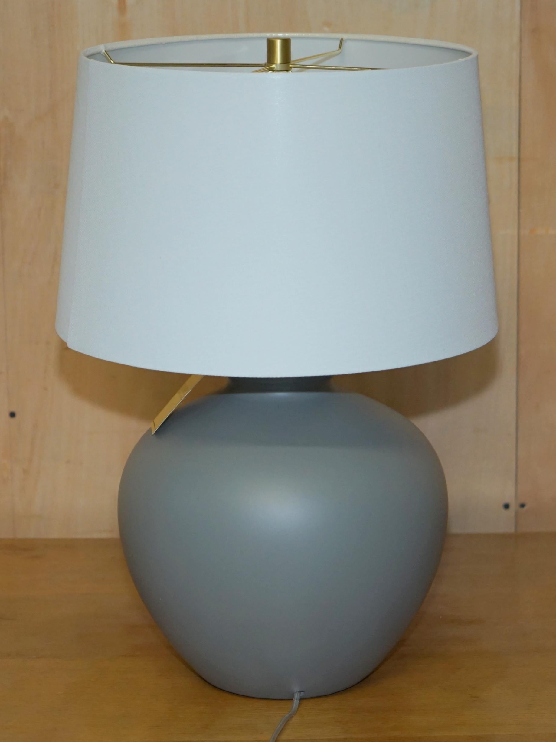 1 OF 2 BRAND NEW IN THE BOX RALPH LAUREN CERAMIC GREY VASE SHAPE TABLE LAMPs For Sale 4