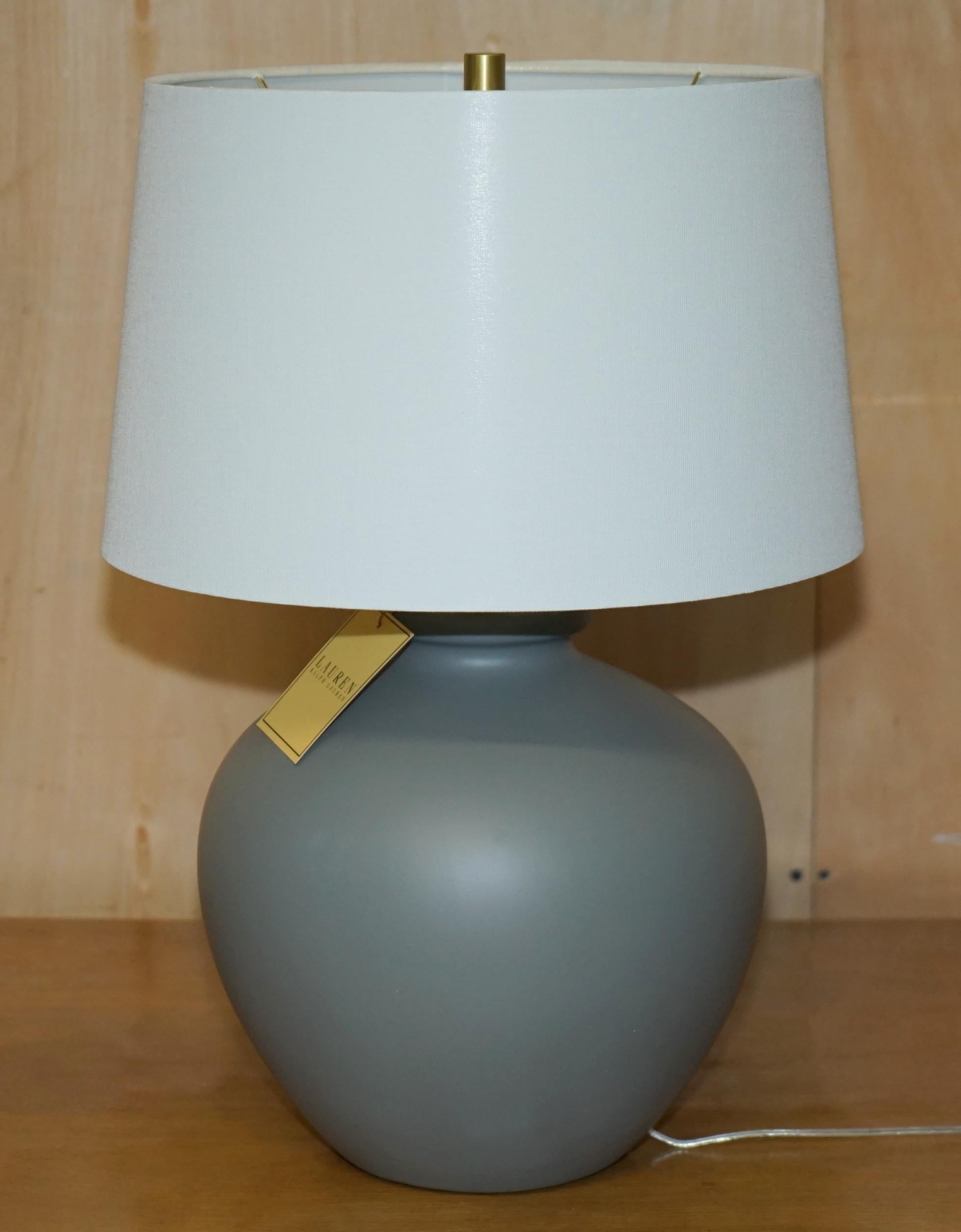 1 OF 2 BRAND NEW IN THE BOX RALPH LAUREN CERAMIC GREY VASE SHAPE TABLE LAMPs For Sale 5
