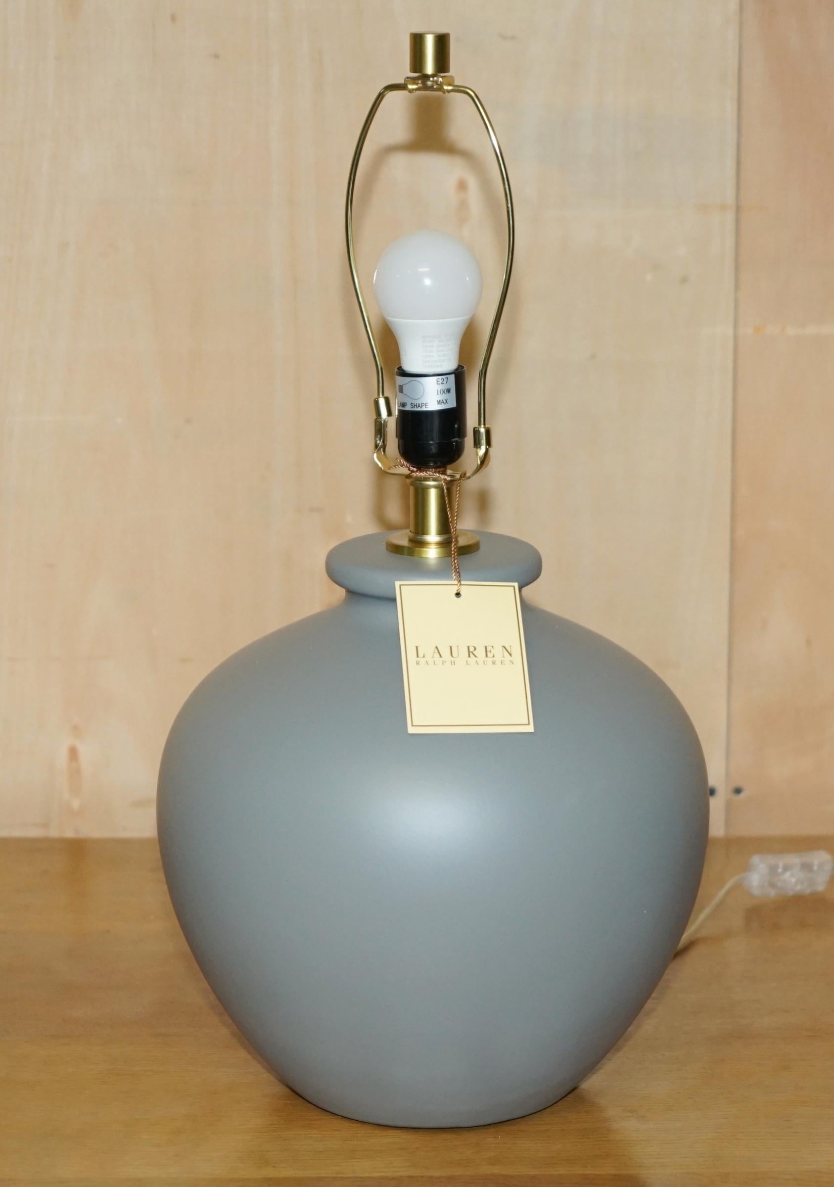 1 OF 2 BRAND NEW IN THE BOX RALPH LAUREN CERAMIC GREY VASE SHAPE TABLE LAMPs For Sale 6