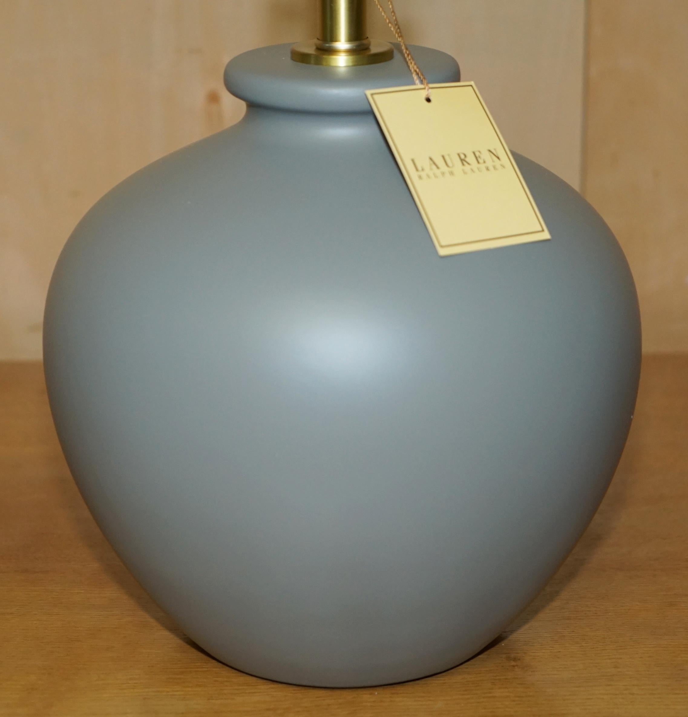 1 OF 2 BRAND NEW IN THE BOX RALPH LAUREN CERAMIC GREY VASE SHAPE TABLE LAMPs For Sale 8