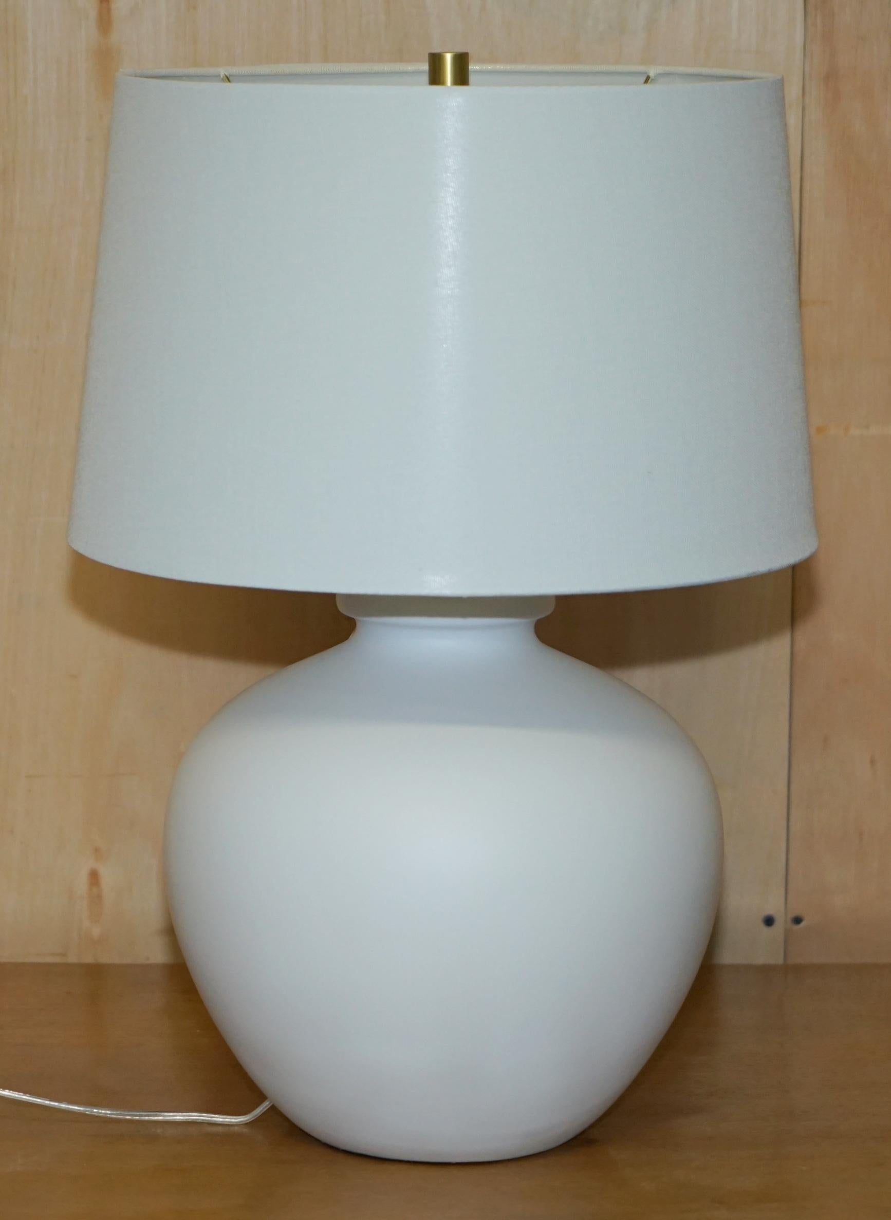 1 OF 2 BRAND NEW IN THE BOX RALPH LAUREN CERAMIC WHITE VASE SHAPE TABLE LAMPs For Sale 3