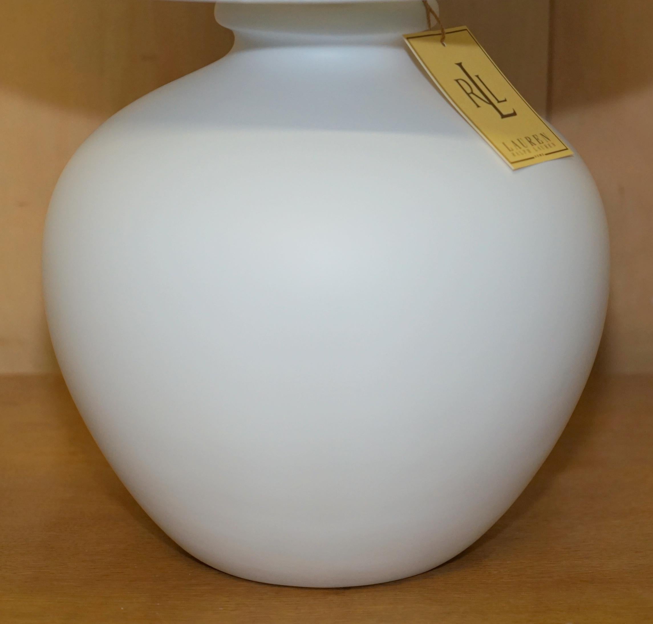 English 1 OF 2 BRAND NEW IN THE BOX RALPH LAUREN CERAMIC WHITE VASE SHAPE TABLE LAMPs For Sale