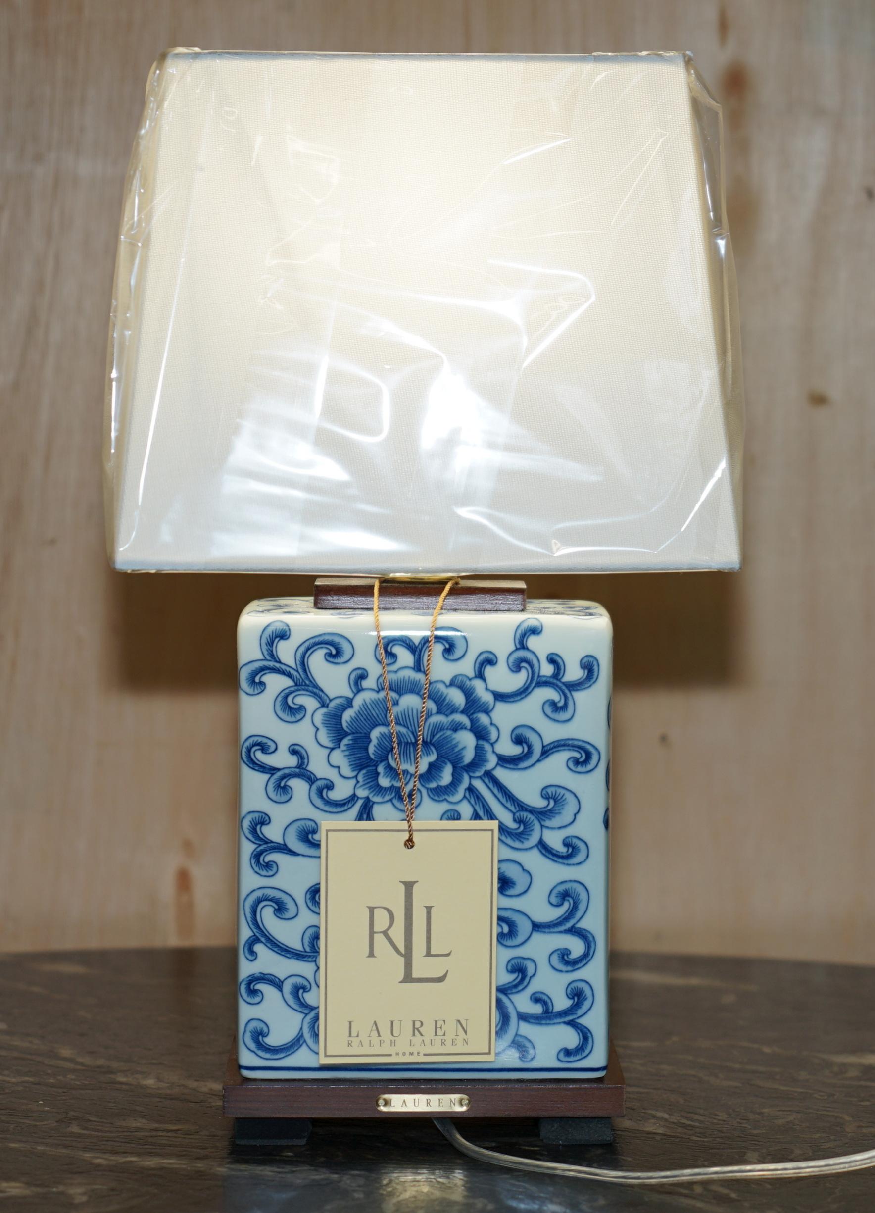 1 DE 2 LÁMPARAS DE MESA DE PORCELANA COBALT FLORAL RALPH LAUREN NUEVAS EN LA CAJA Otro en venta