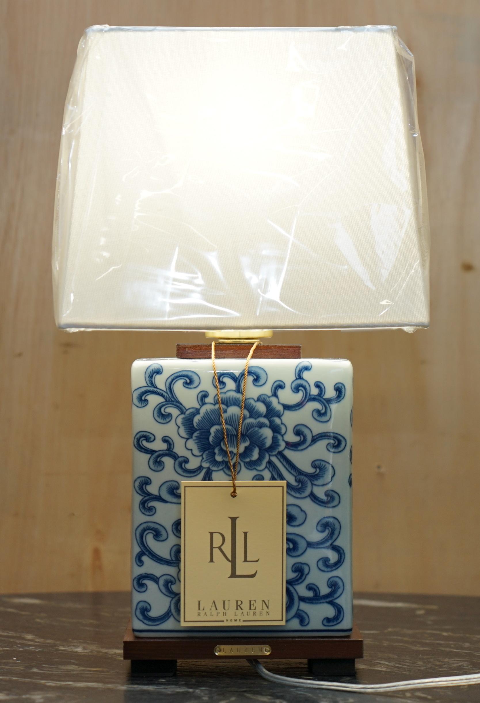 1 DE 2 LÁMPARAS DE MESA DE PORCELANA COBALT FLORAL RALPH LAUREN NUEVAS EN LA CAJA Hecho a mano en venta