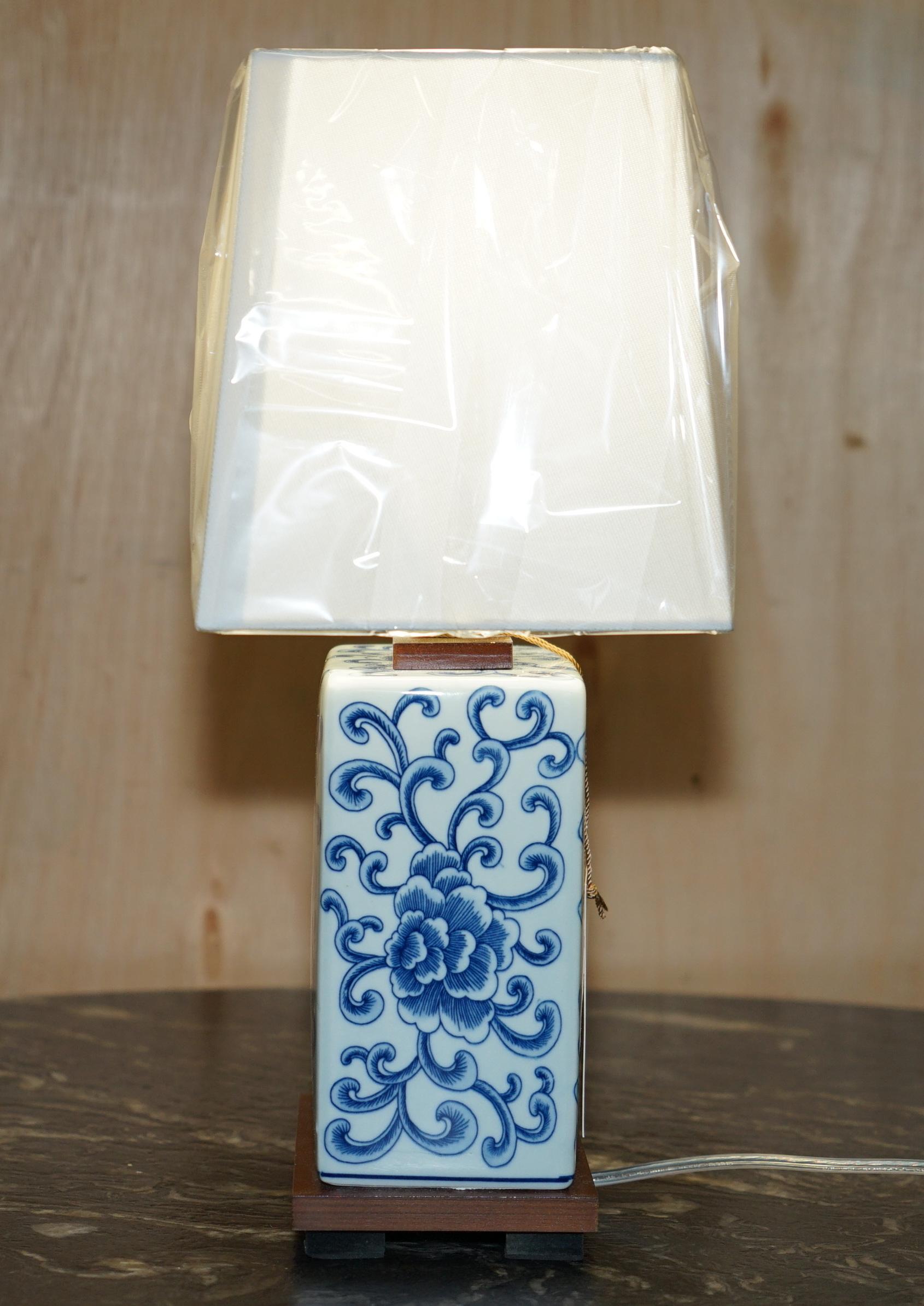 1 DE 2 LÁMPARAS DE MESA DE PORCELANA COBALT FLORAL RALPH LAUREN NUEVAS EN LA CAJA Porcelana en venta