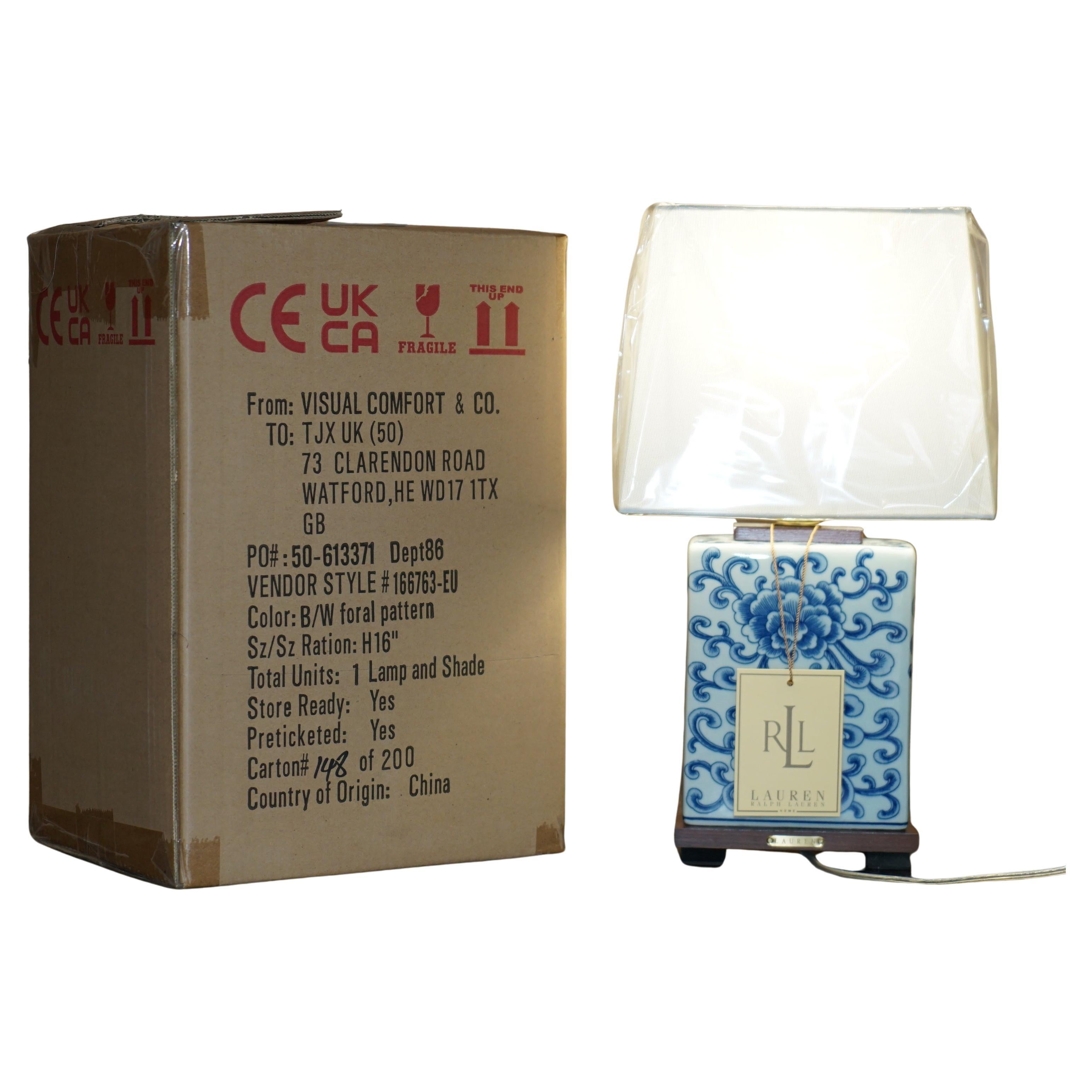 1 DE 2 LÁMPARAS DE MESA DE PORCELANA COBALT FLORAL RALPH LAUREN NUEVAS EN LA CAJA