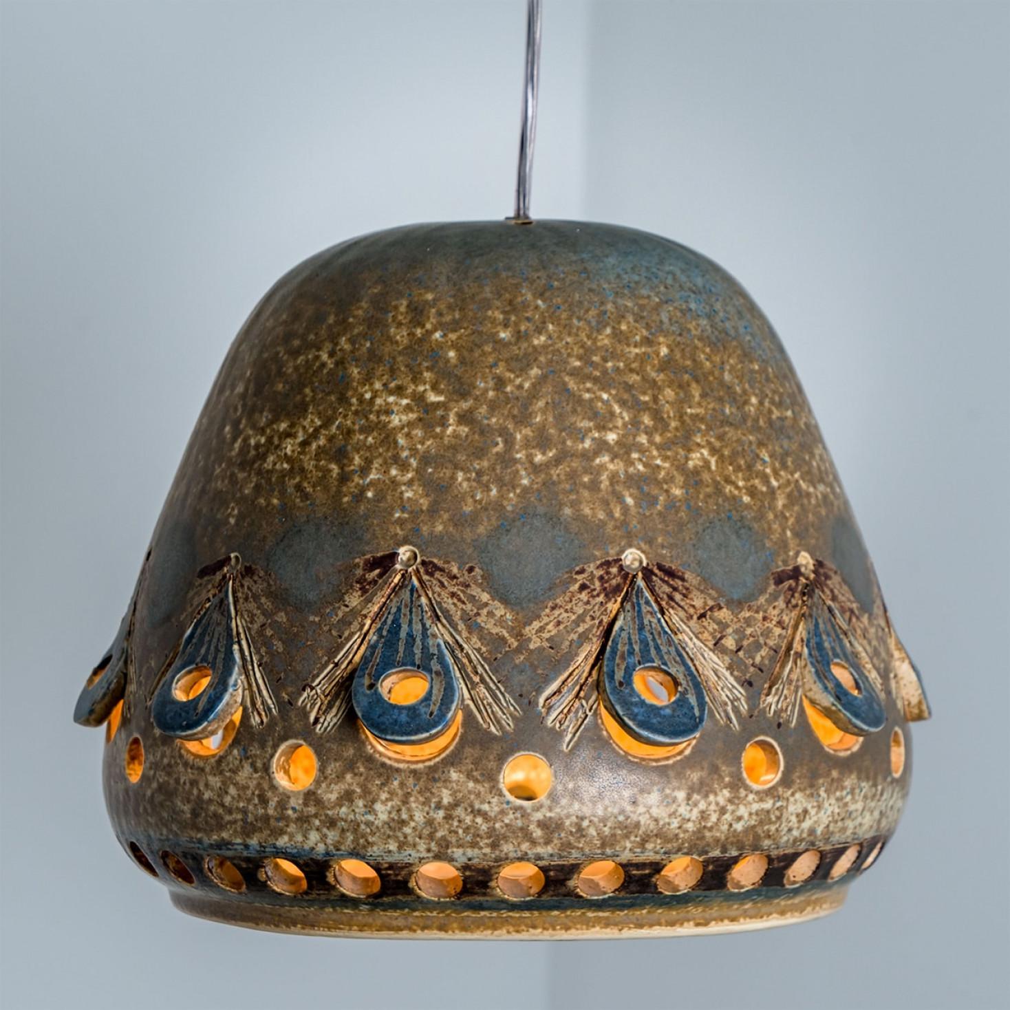 1 de 2 Pendentif en céramique Brown Beige, Danemark, 1970 en vente 2