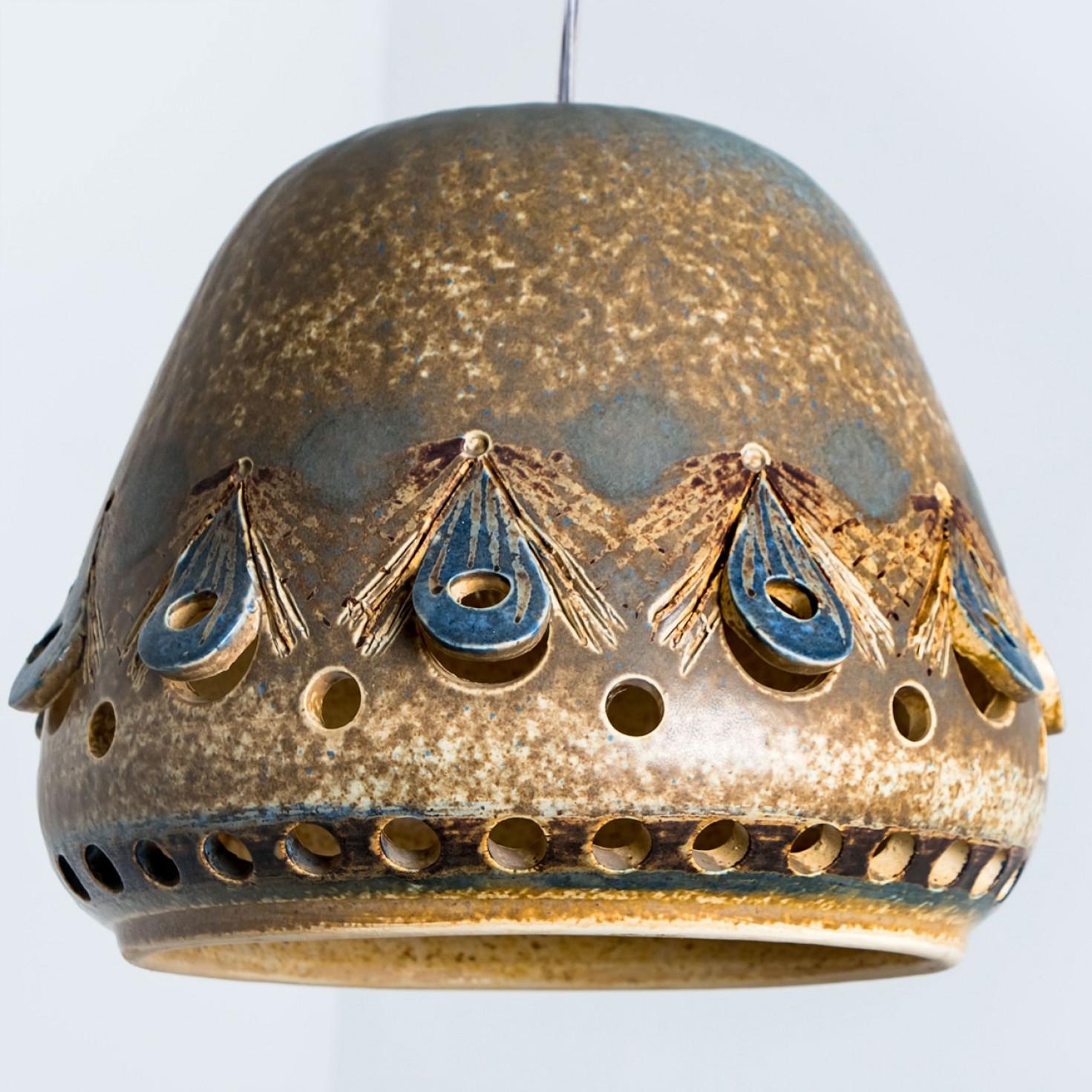 Danois 1 de 2 Pendentif en céramique Brown Beige, Danemark, 1970 en vente