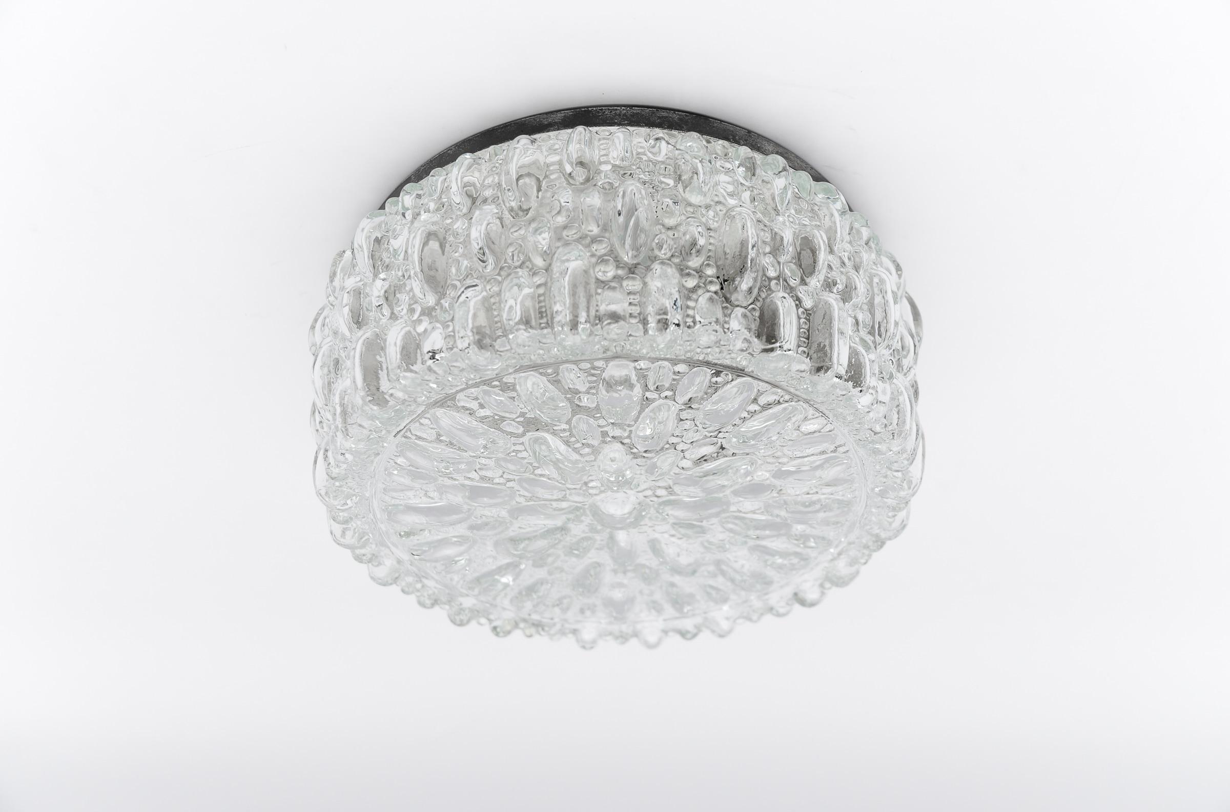 1. de 2 Lámpara de pared / empotrable de cristal burbuja de Limburg, años 60 Alemania

Tenemos tres tamaños diferentes del mismo estilo. Todos se pueden encontrar aquí, en 1stDibs, en nuestra tienda.

El accesorio necesita  1x bombilla estándar