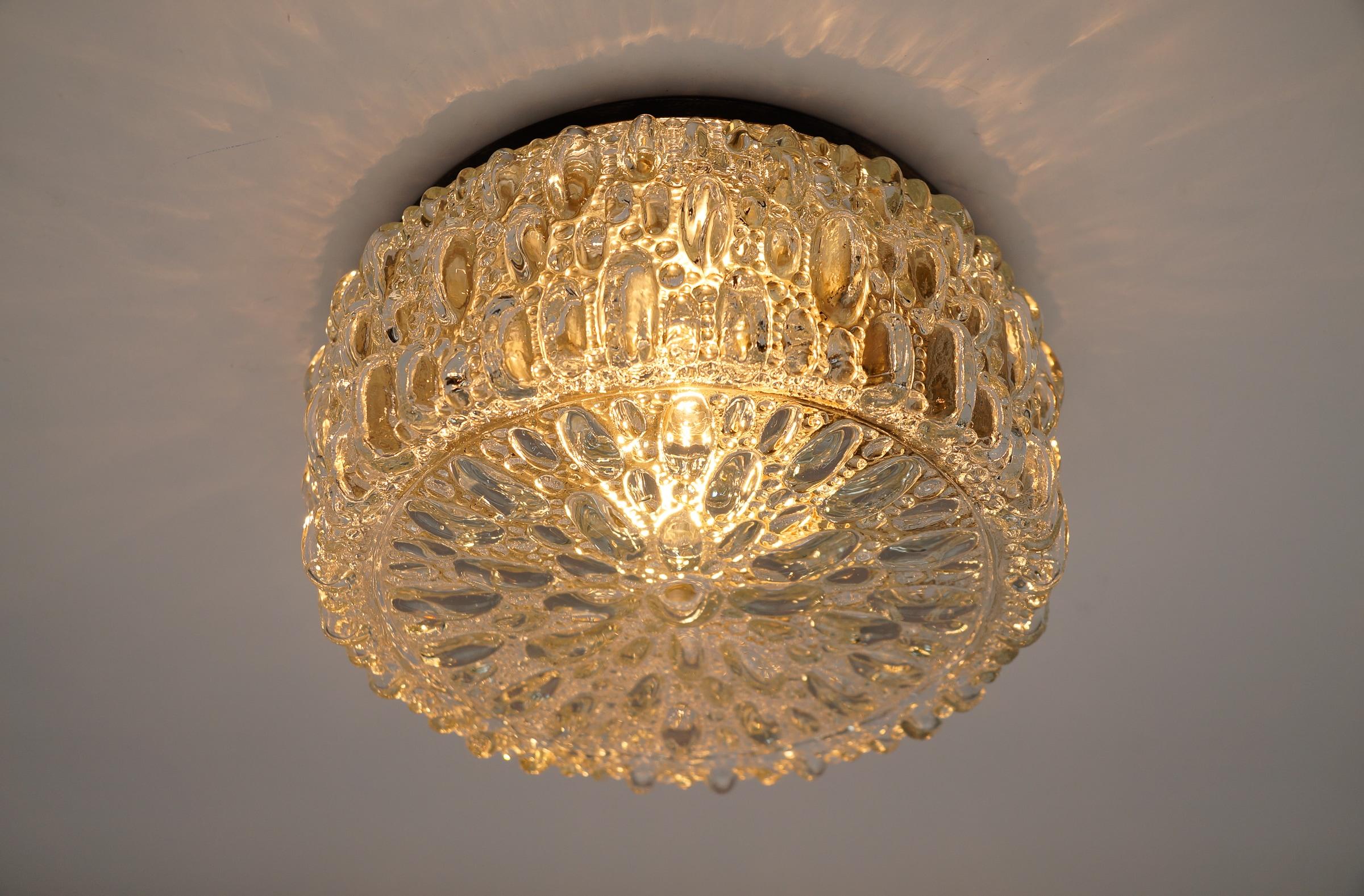 1. de 2 Lámpara de pared / empotrable de cristal burbuja de Limburg, años 60 Alemania Moderno de mediados de siglo en venta