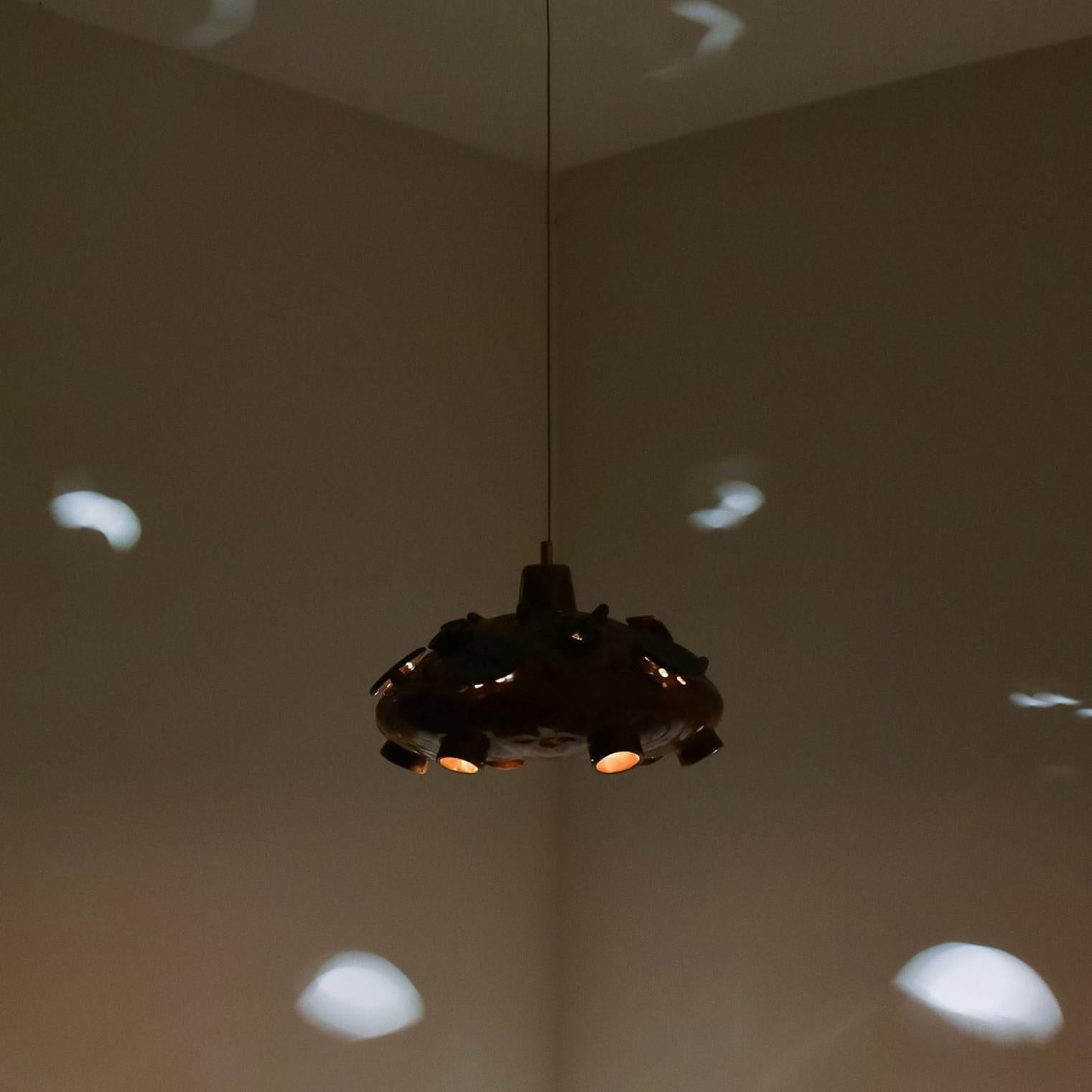 Mid-Century moderno 1 di 2 Lampade a sospensione in ceramica, Danimarca, 1970 in vendita