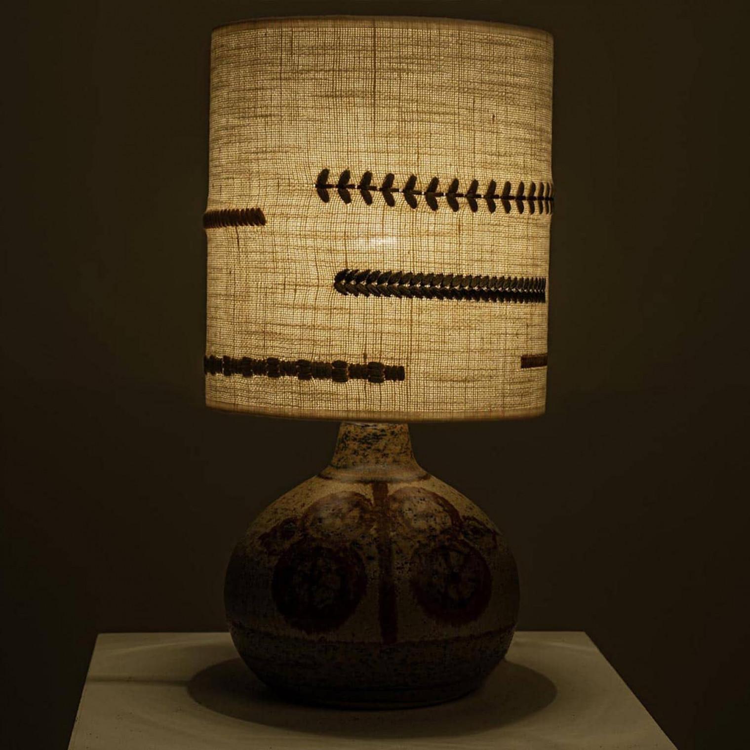 1 de 2 Lámparas de mesa de cerámica para Backhausen con pantalla de bordado nuevo, Dinamarca en venta 4