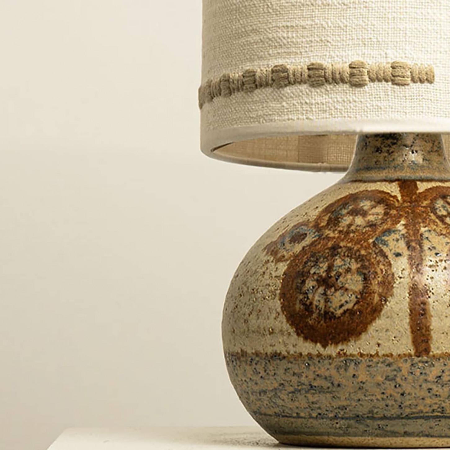 1 de 2 Lámparas de mesa de cerámica para Backhausen con pantalla de bordado nuevo, Dinamarca finales del siglo XX en venta