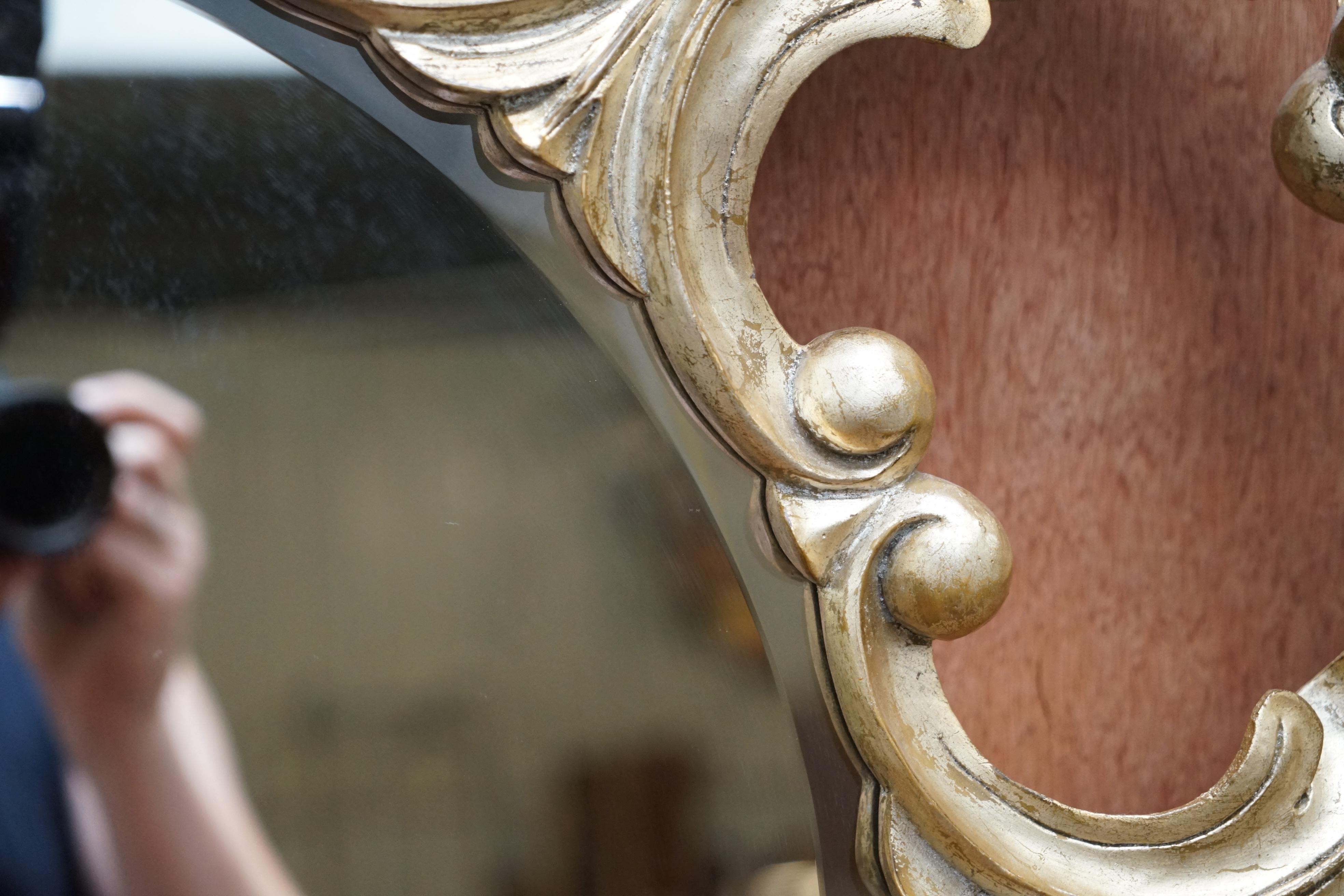 1 di 2 Christopher Guy Specchi da parete in legno dorato e foglia d'argento In condizioni buone in vendita a West Sussex, Pulborough